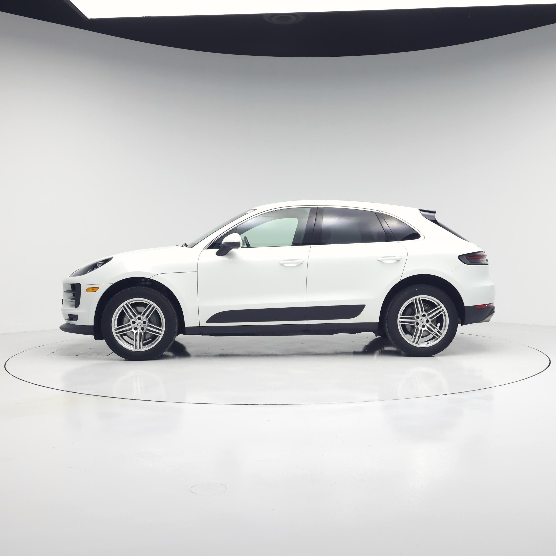 Thumbnail: 2021 Porsche Macan - 3