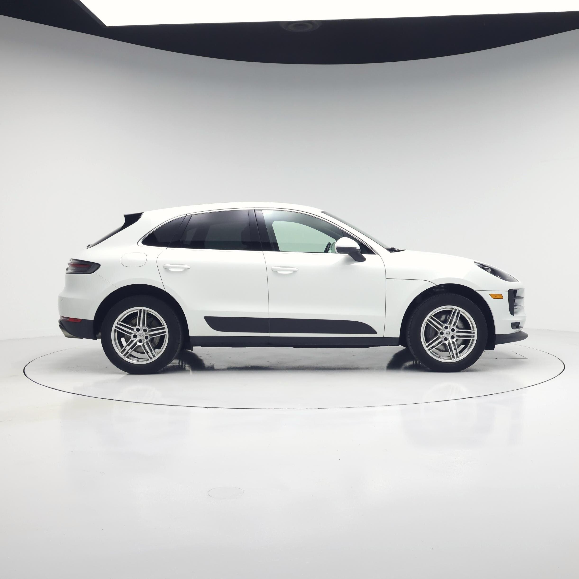 Thumbnail: 2021 Porsche Macan - 7