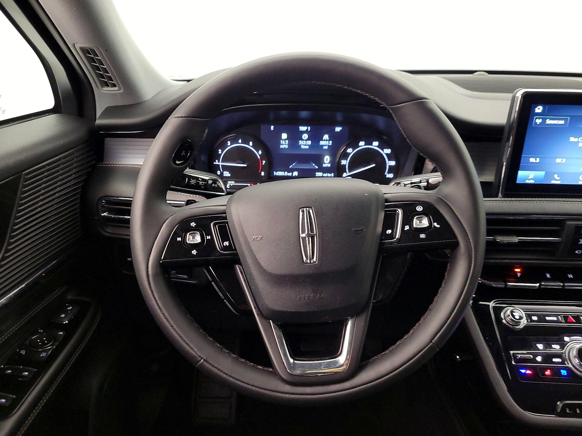 Thumbnail: 2022 Lincoln Corsair - 10