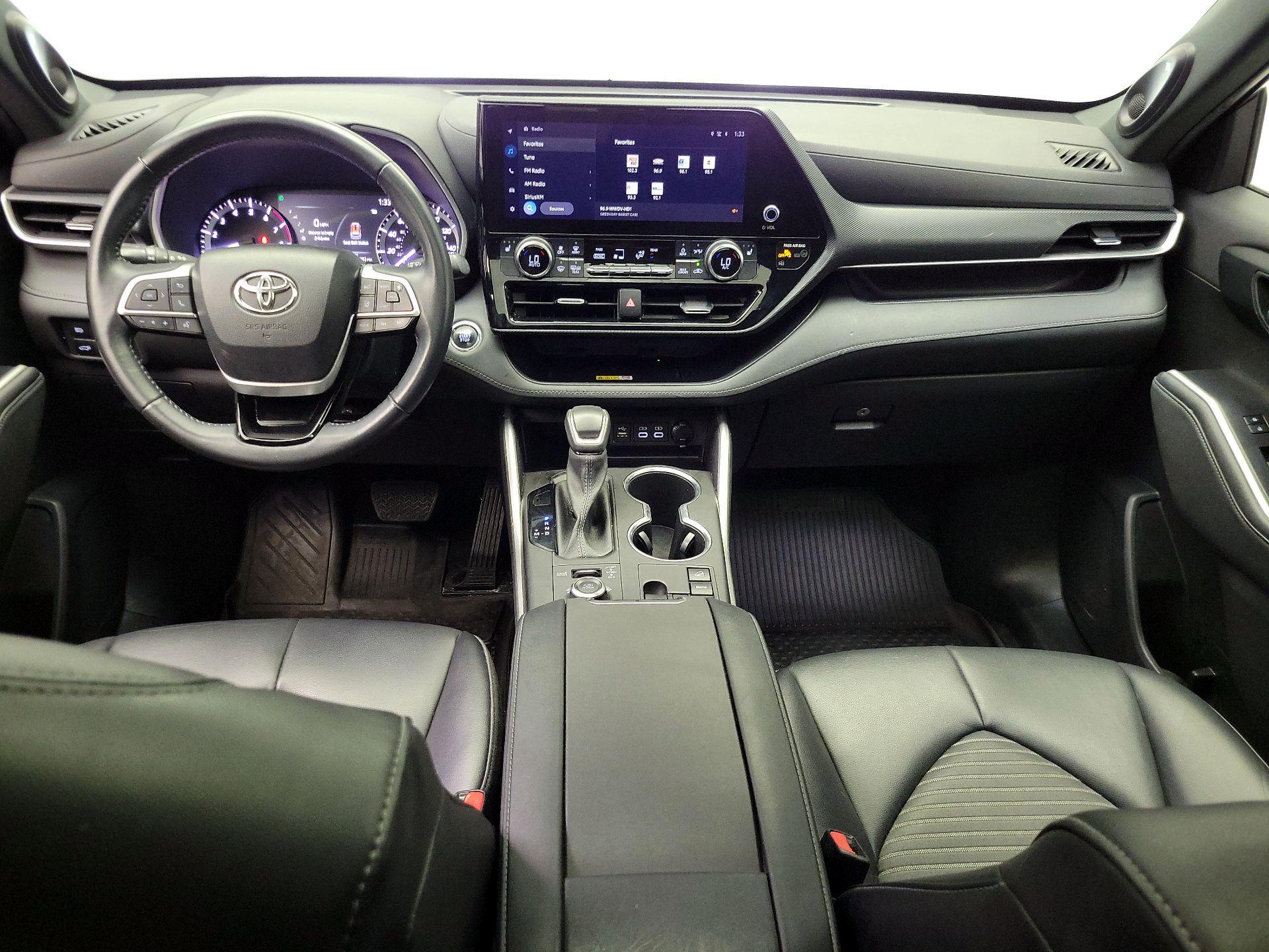 Thumbnail: 2023 Toyota Highlander - 9