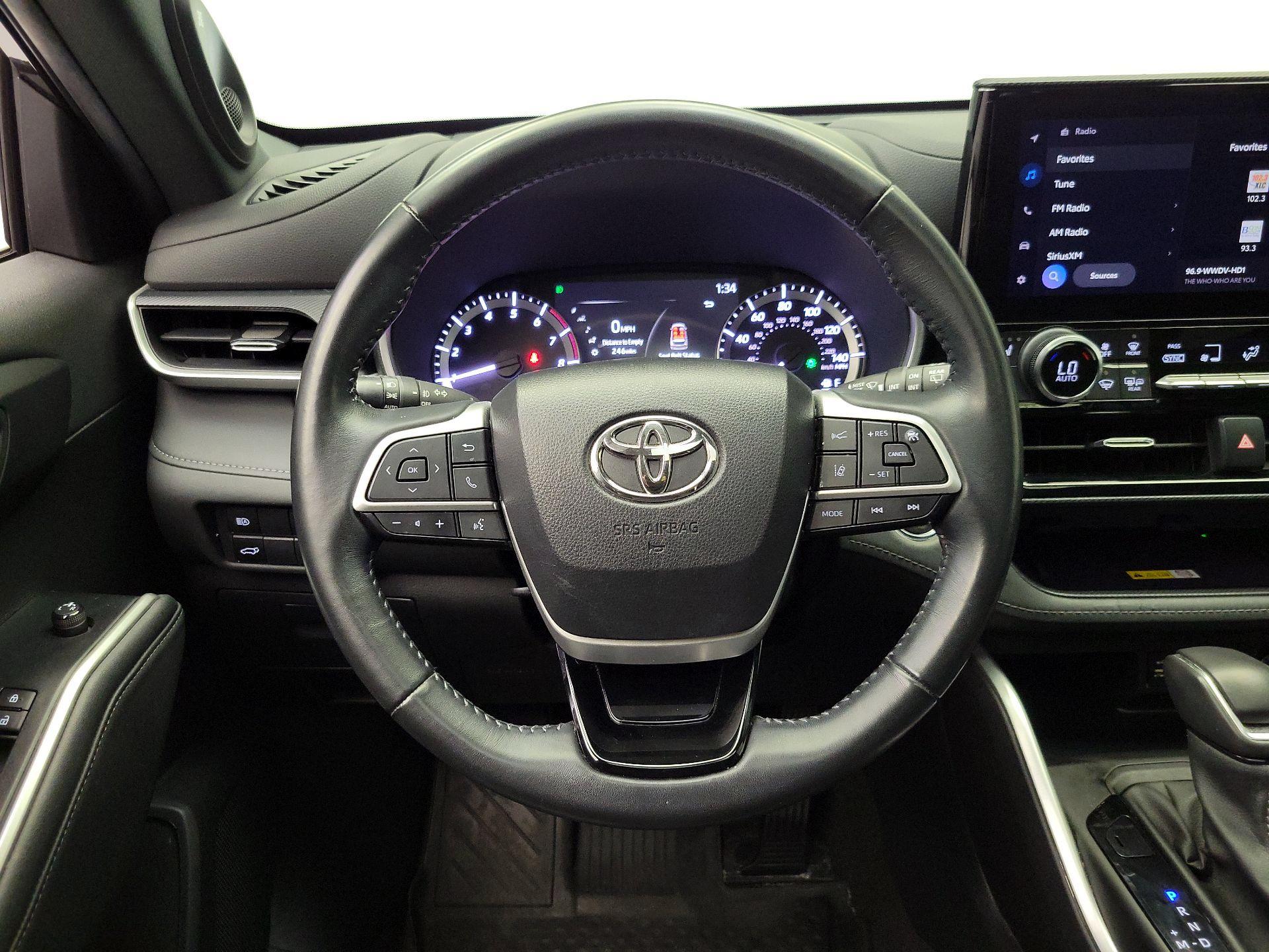 Thumbnail: 2023 Toyota Highlander - 10