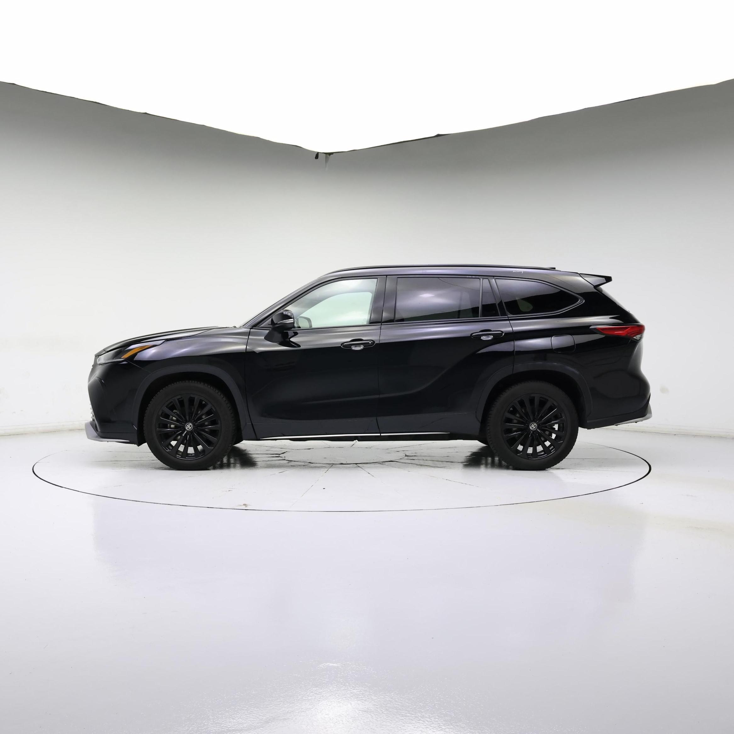 Thumbnail: 2023 Toyota Highlander - 3