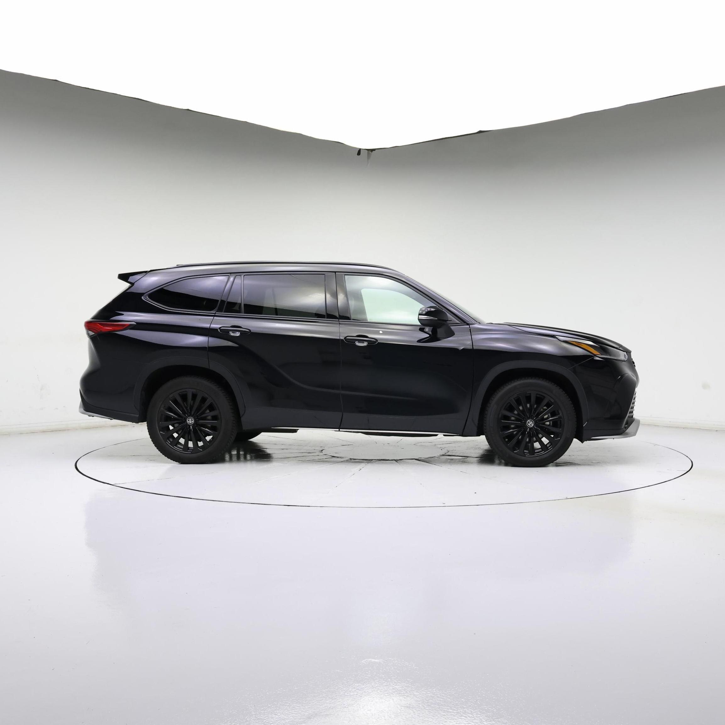 Thumbnail: 2023 Toyota Highlander - 7