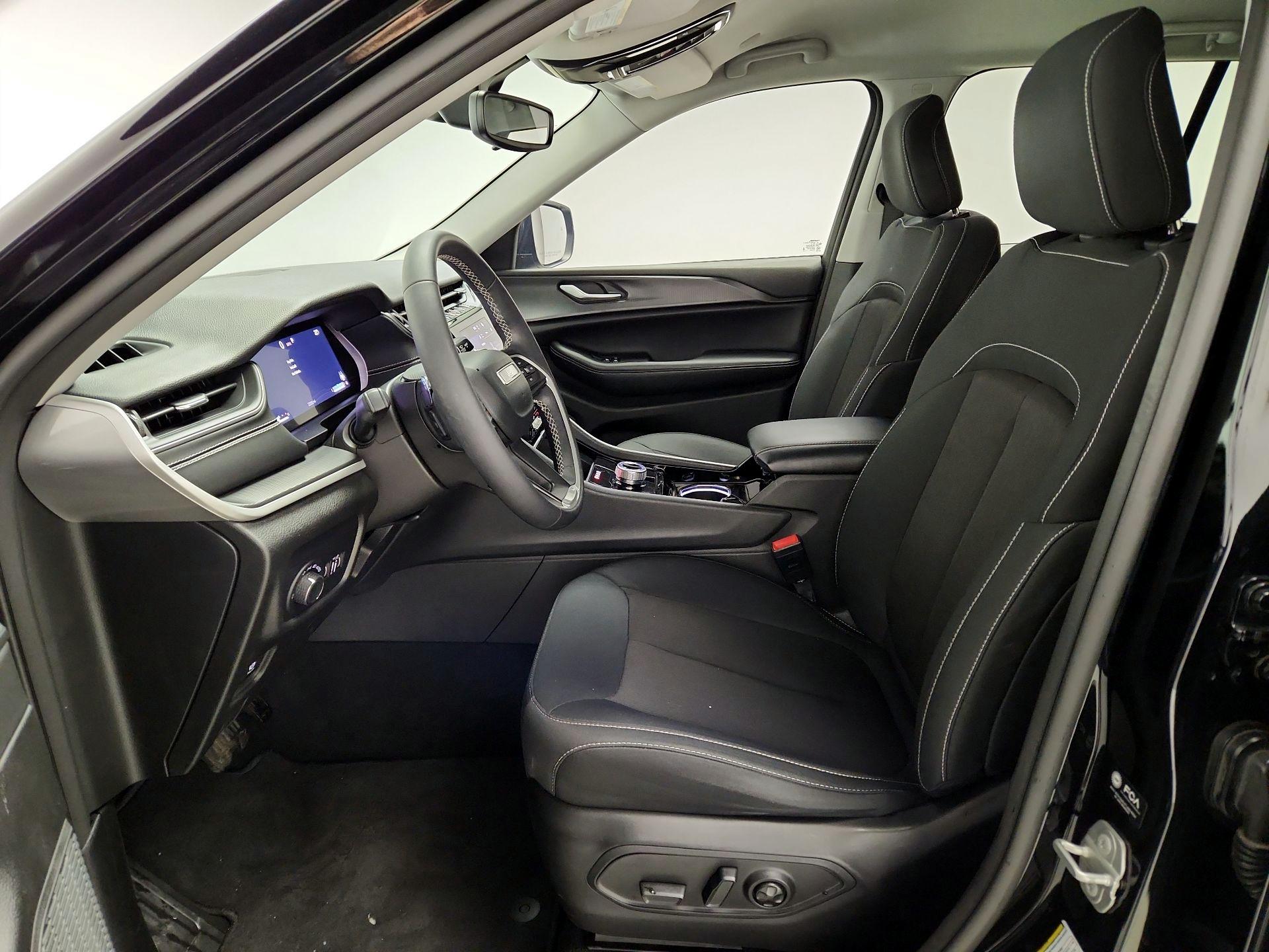 Thumbnail: 2023 Jeep Grand Cherokee - 11