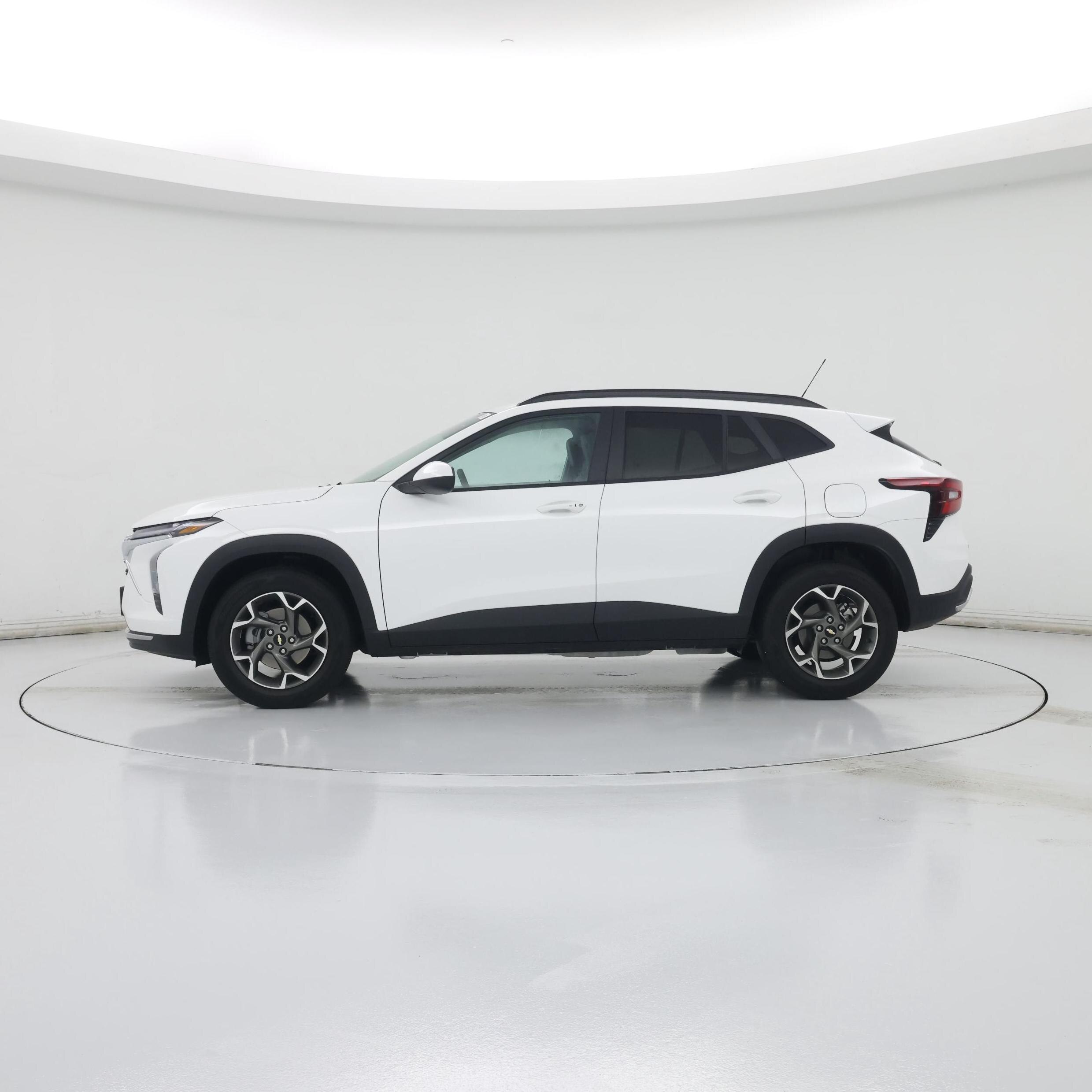 Thumbnail: 2025 Chevrolet Trax - 3