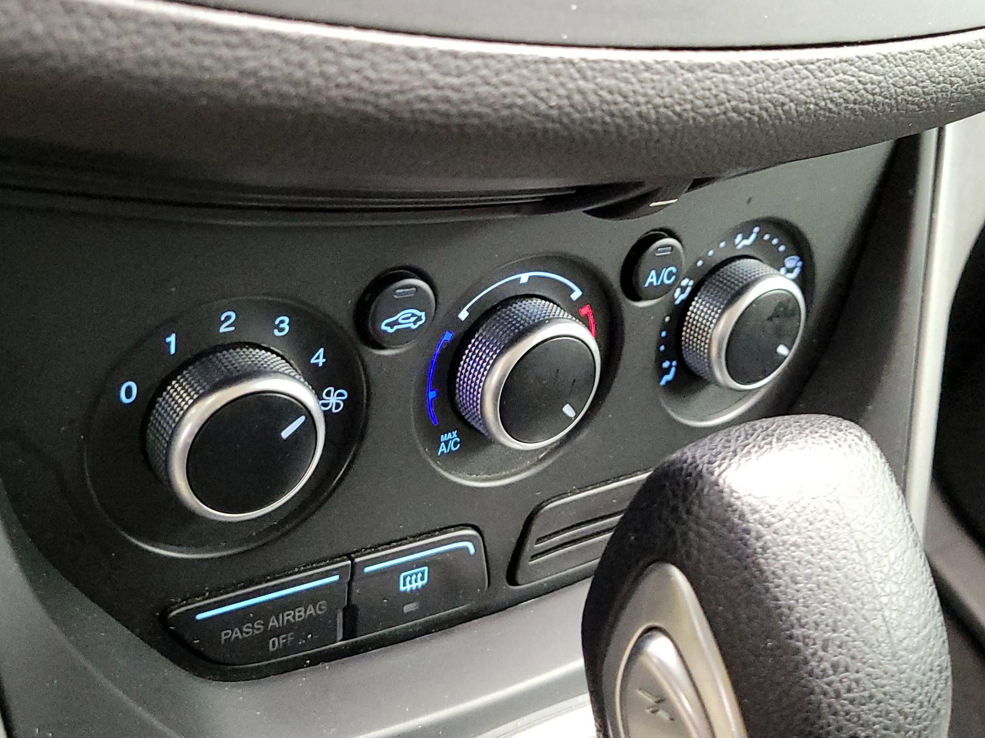 Thumbnail: 2014 Ford Escape - 16