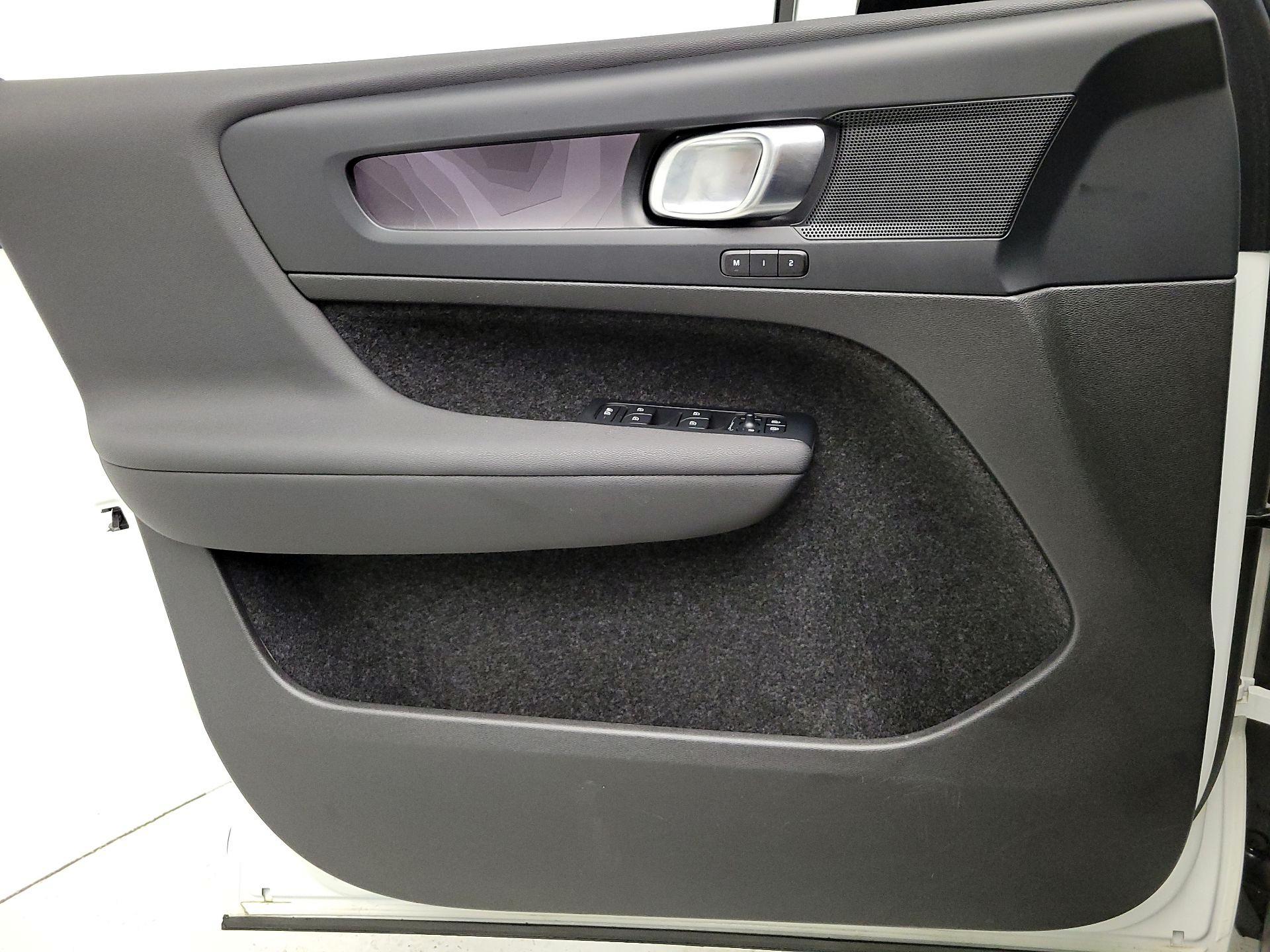 Thumbnail: 2023 Volvo C40 - 12