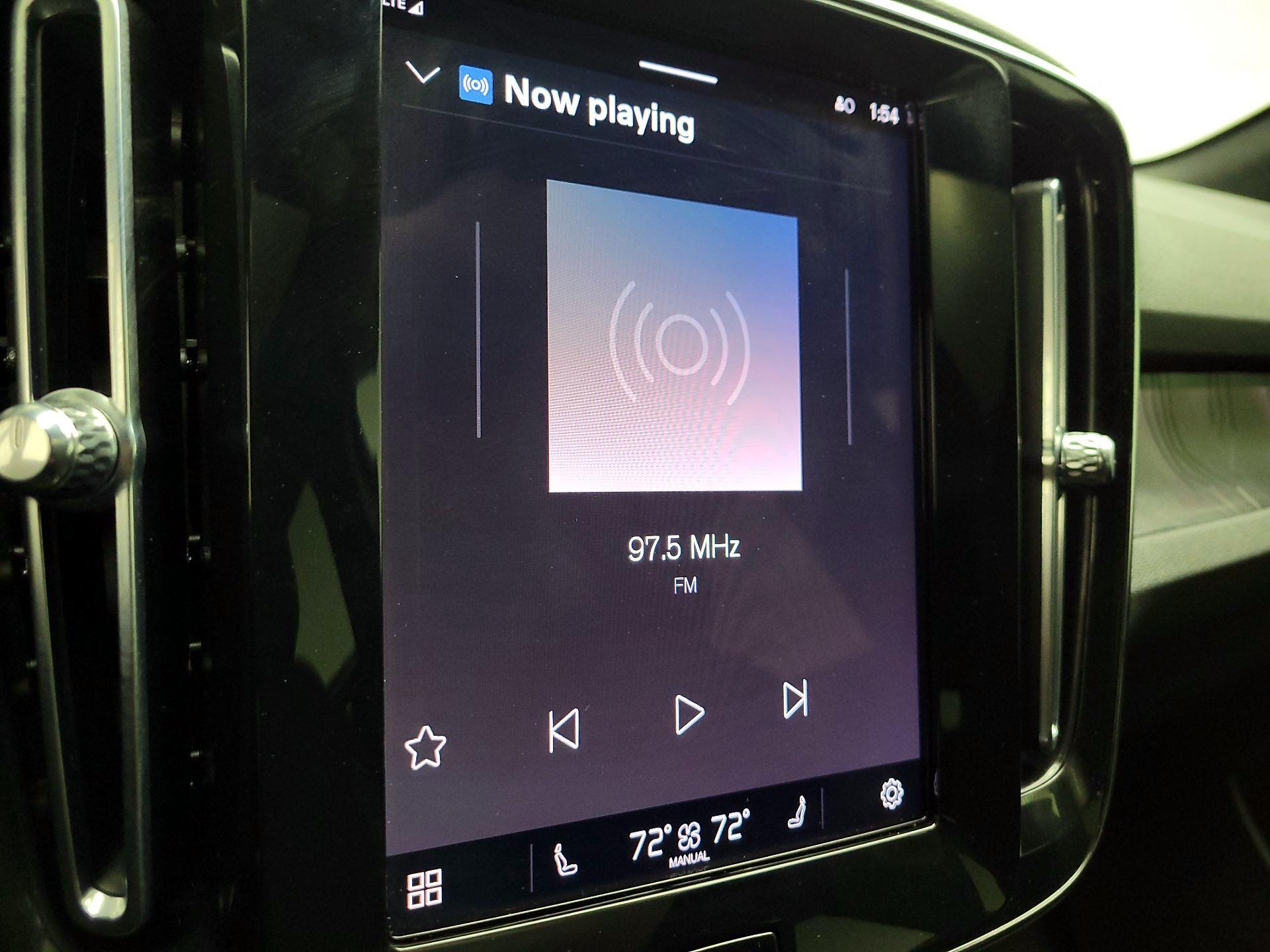 Thumbnail: 2023 Volvo C40 - 13