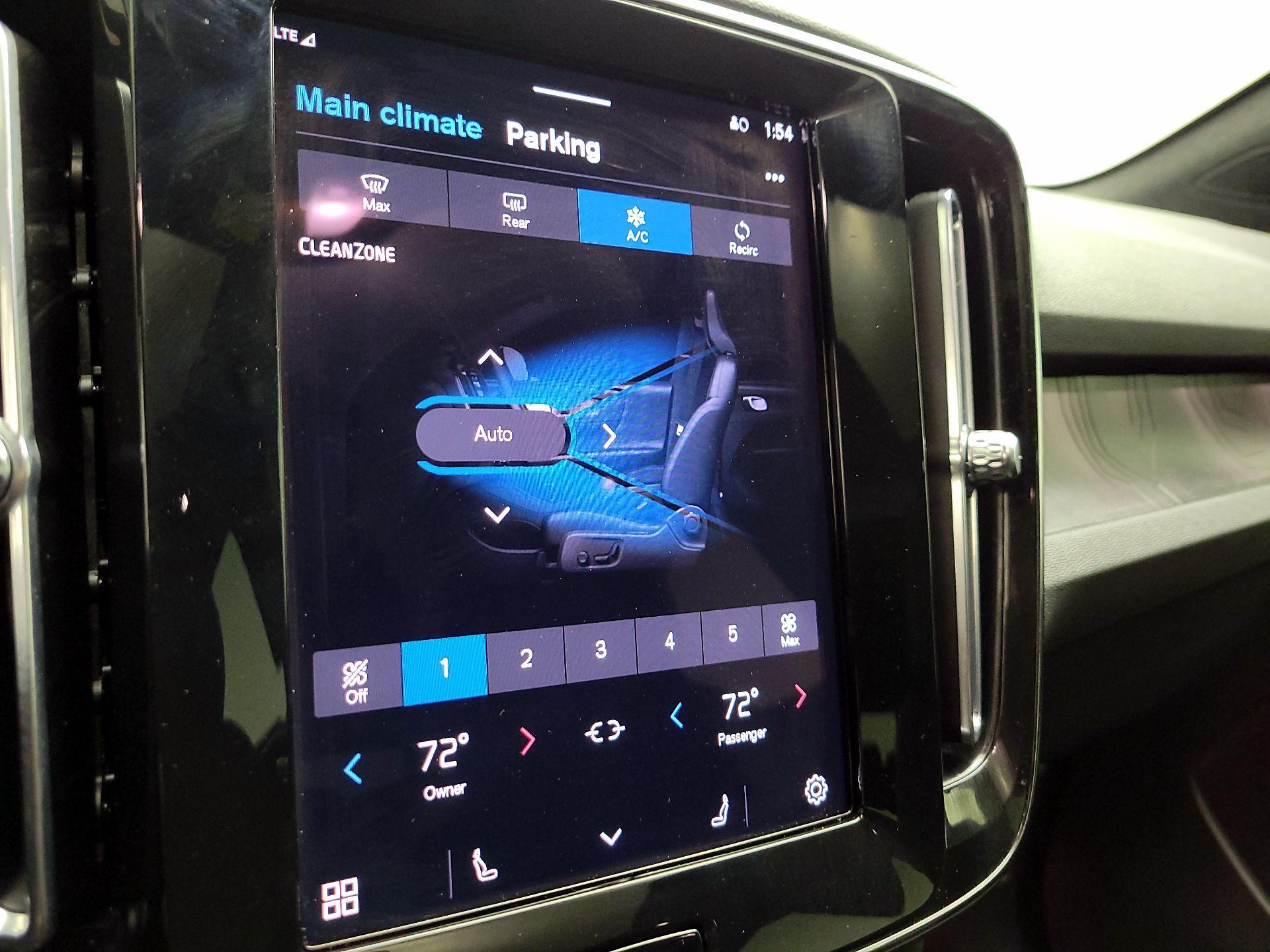 Thumbnail: 2023 Volvo C40 - 14