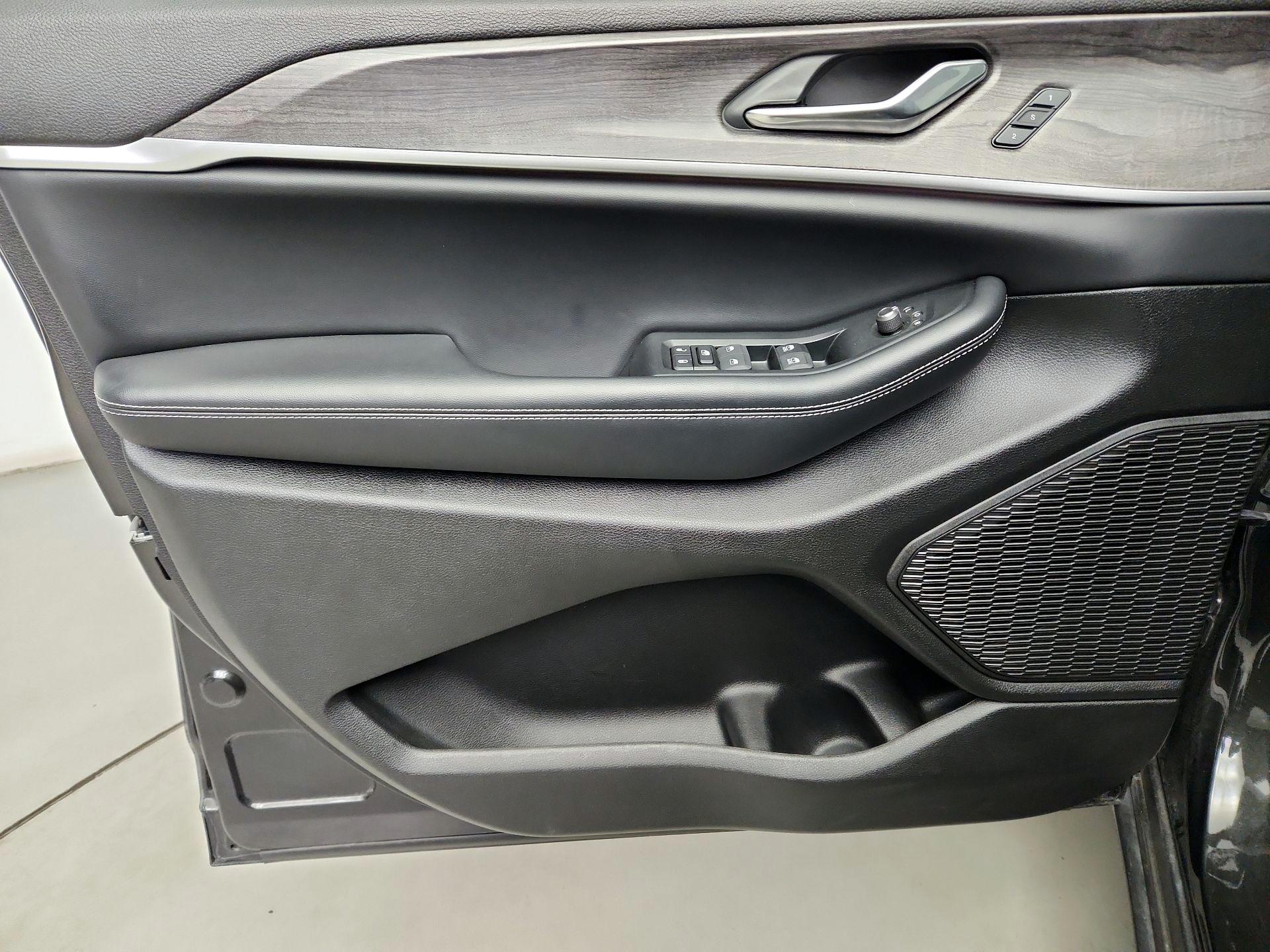 Thumbnail: 2024 Jeep Grand Cherokee L - 12