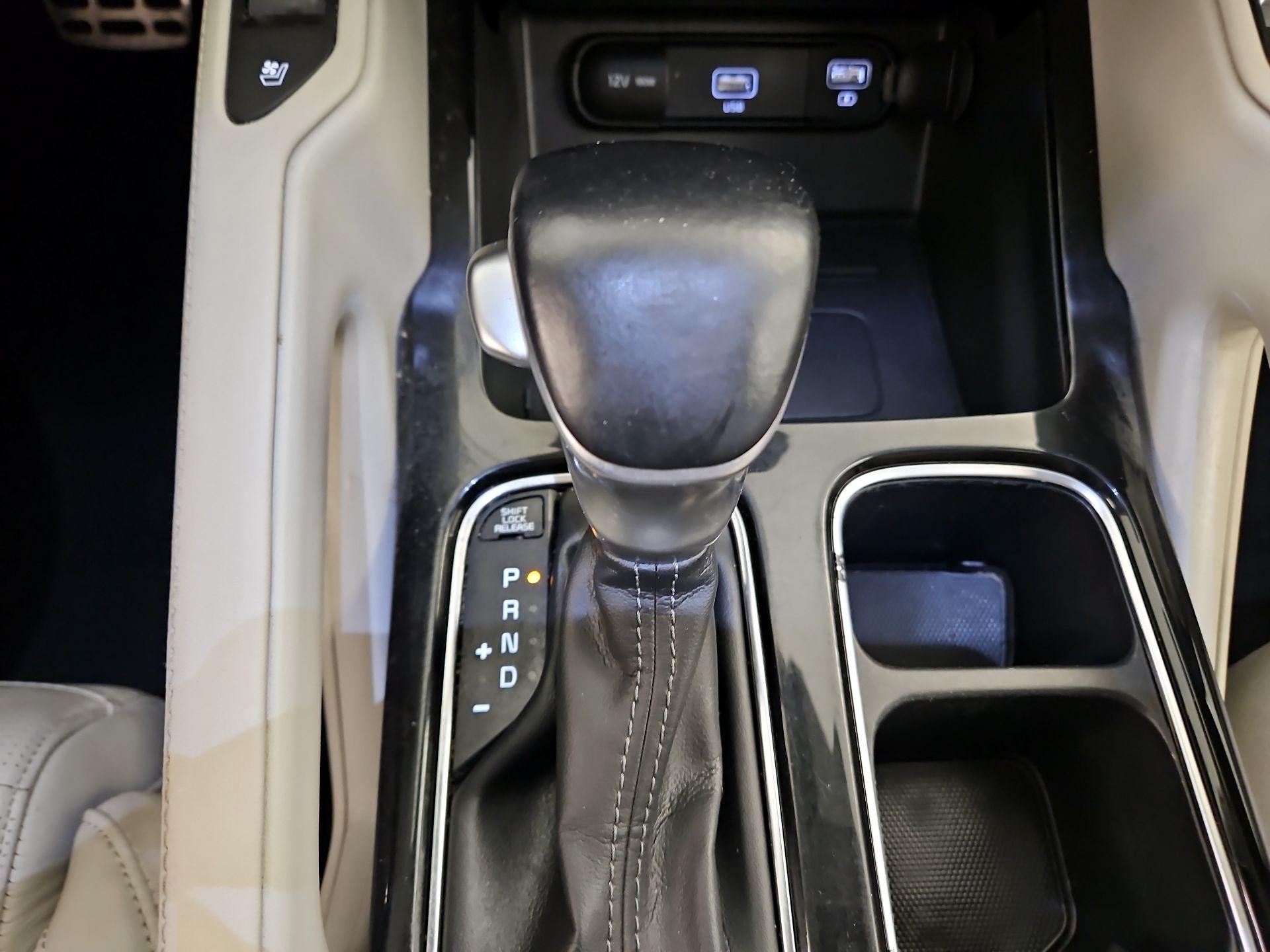 Thumbnail: 2022 Kia Telluride - 18