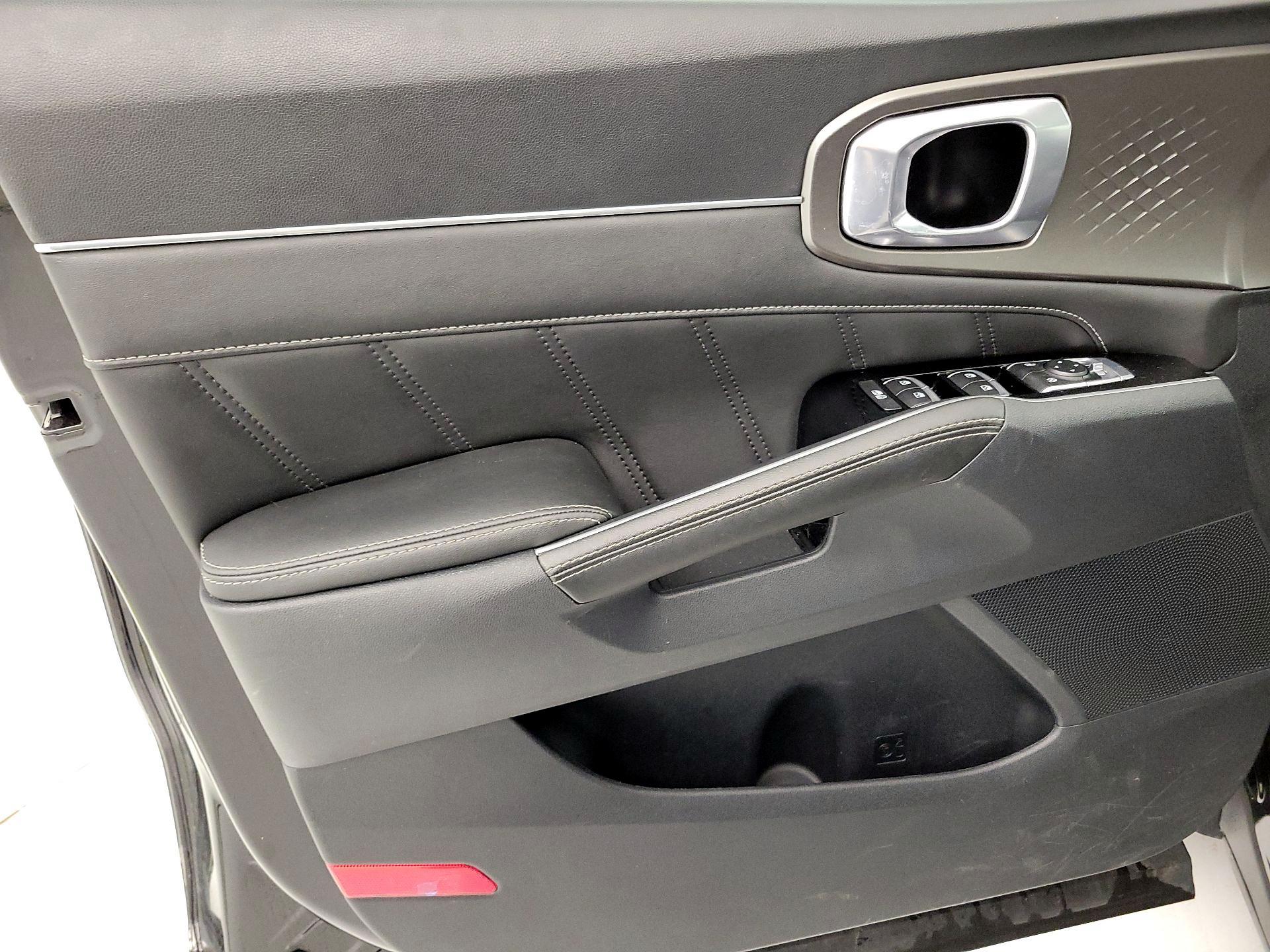 Thumbnail: 2023 Kia Sorento - 12