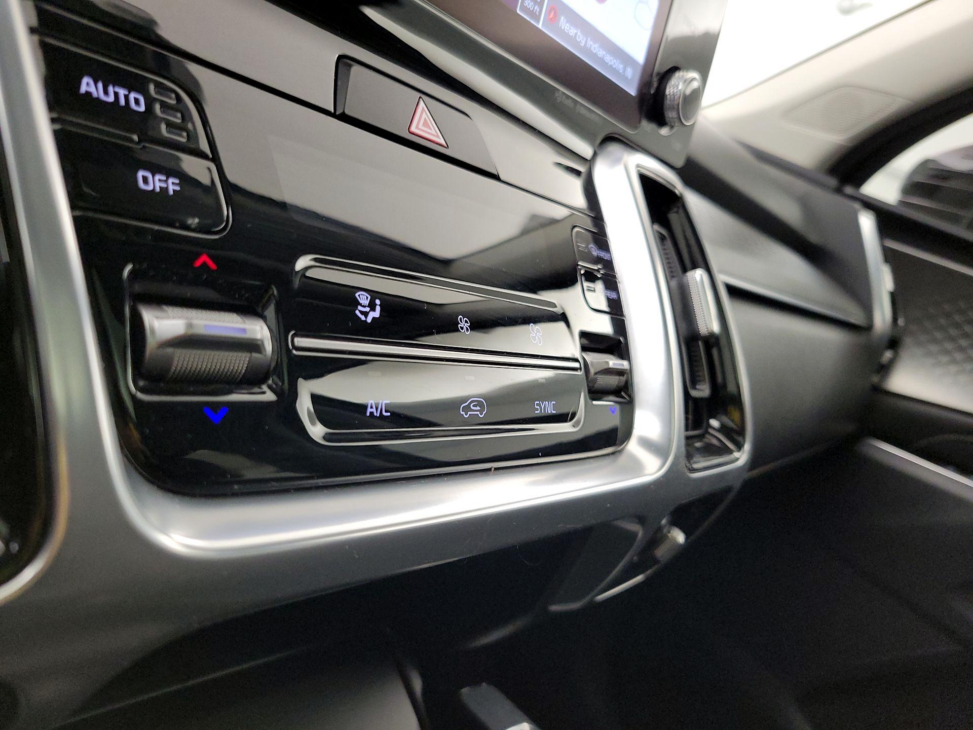 Thumbnail: 2023 Kia Sorento - 17