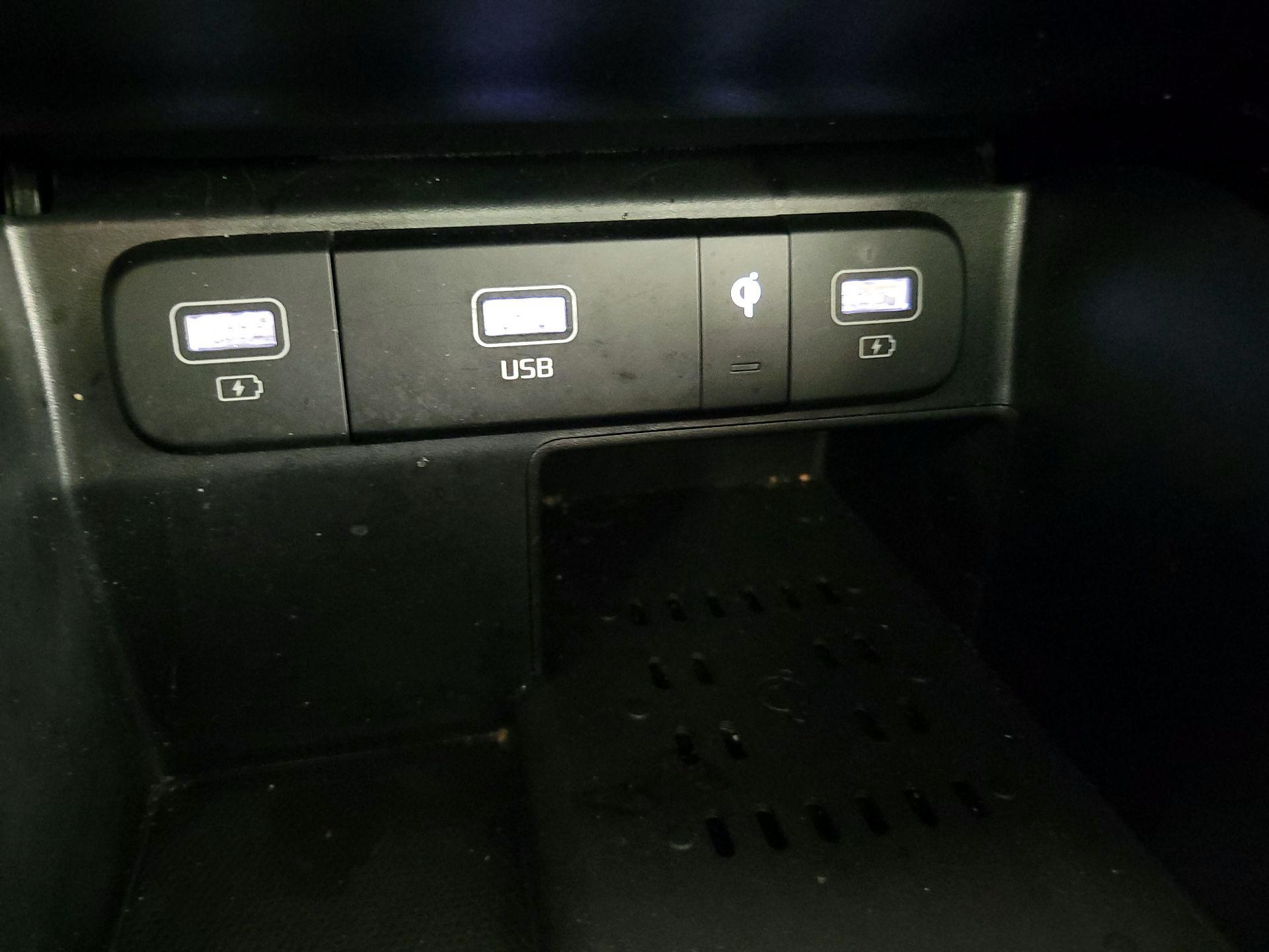 Thumbnail: 2023 Kia Sorento - 19