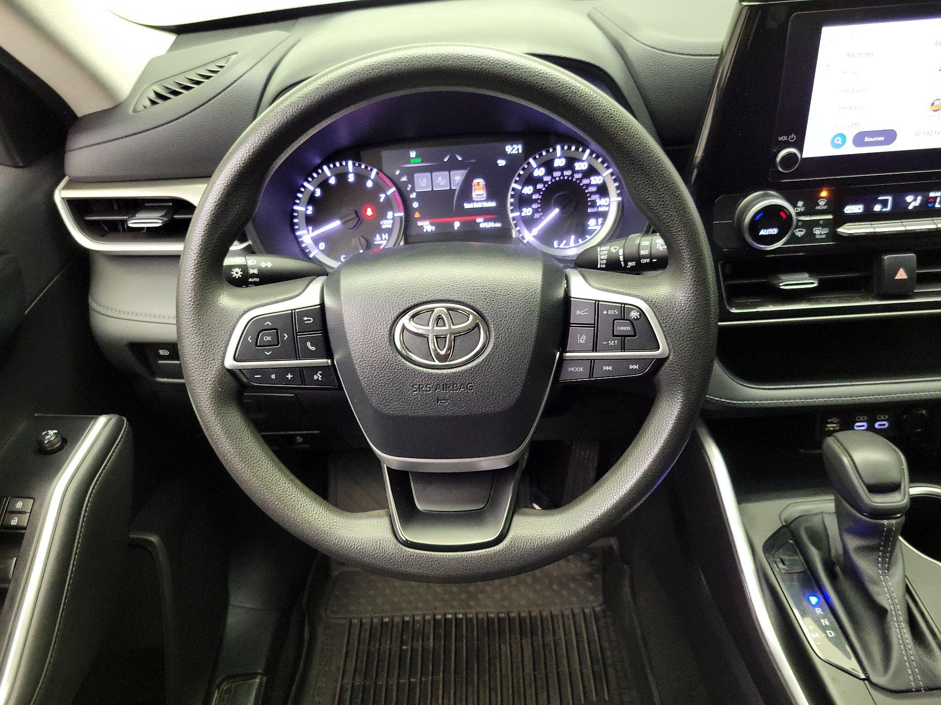 Thumbnail: 2023 Toyota Highlander - 10