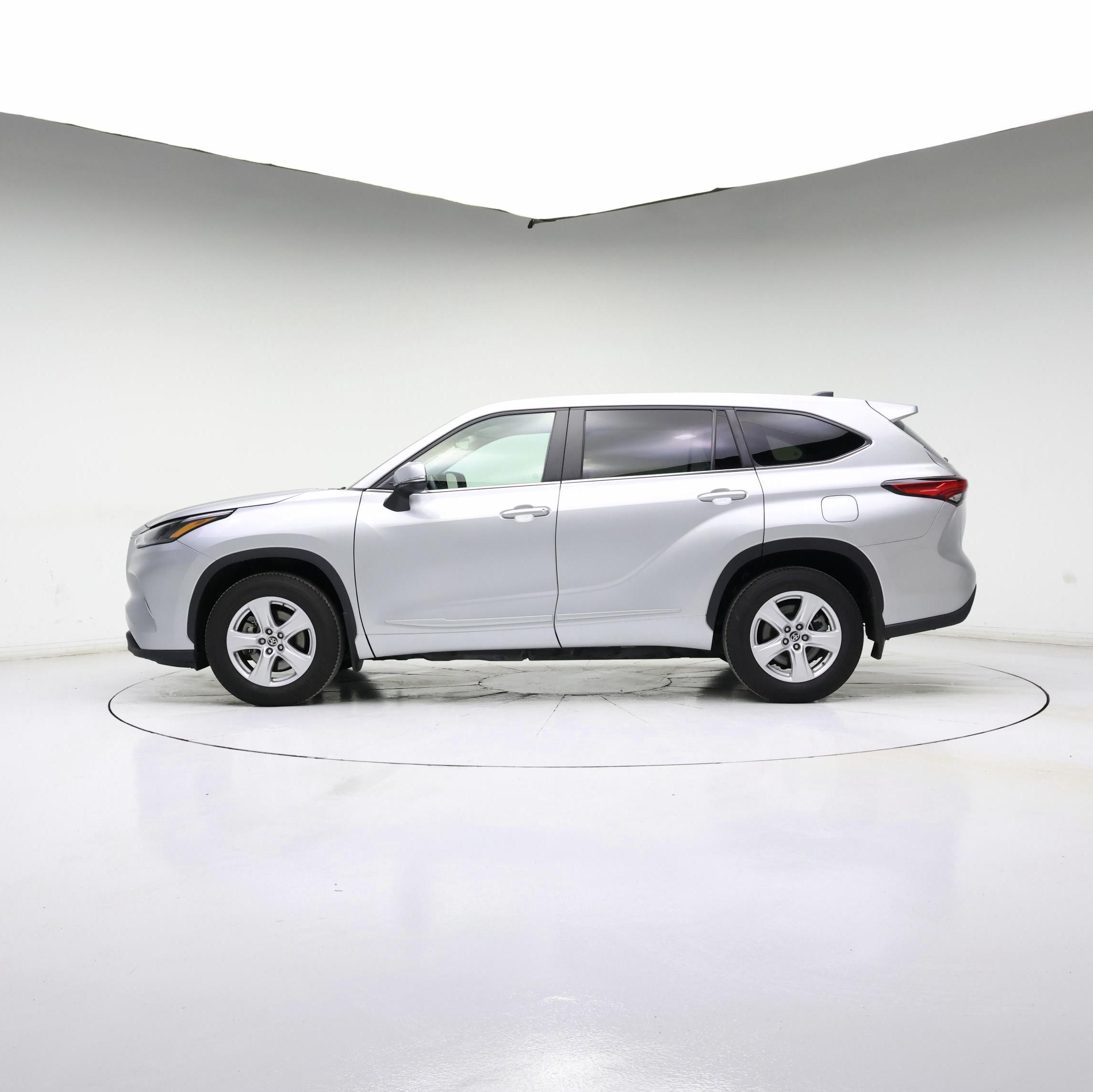Thumbnail: 2023 Toyota Highlander - 3