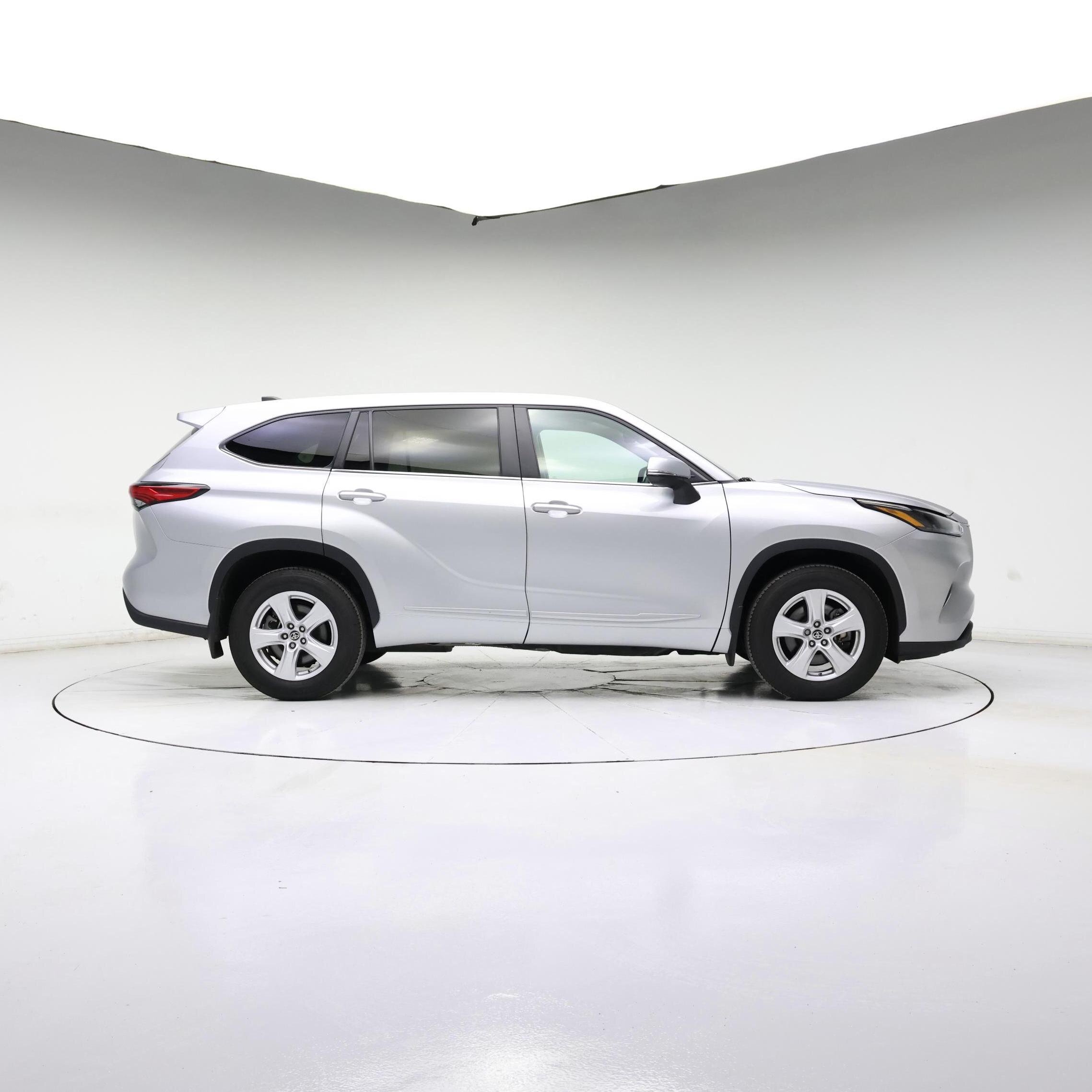 Thumbnail: 2023 Toyota Highlander - 7