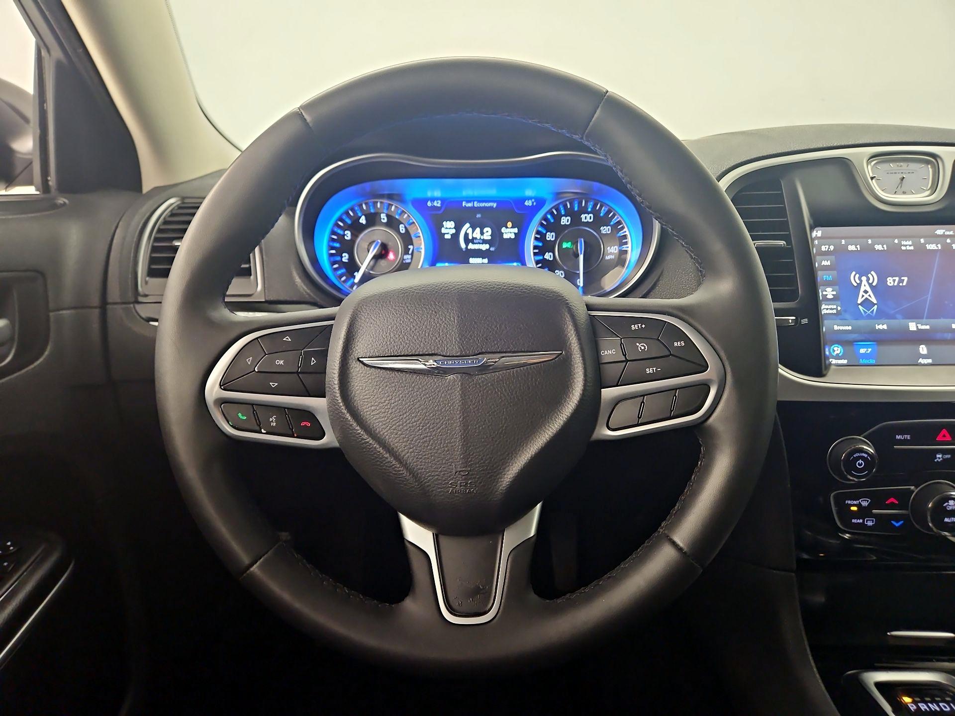 Thumbnail: 2023 Chrysler 300 - 10