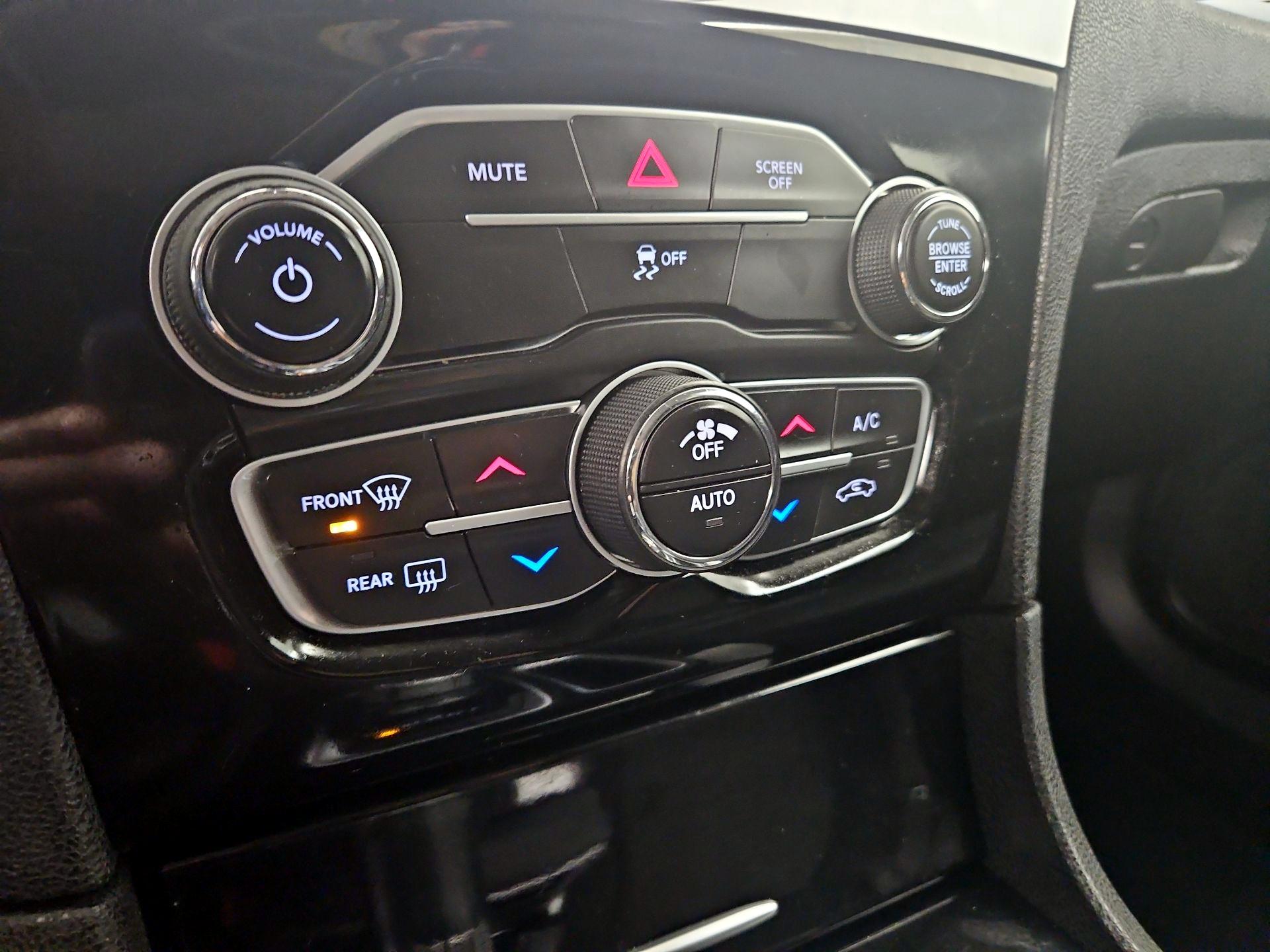 Thumbnail: 2023 Chrysler 300 - 16