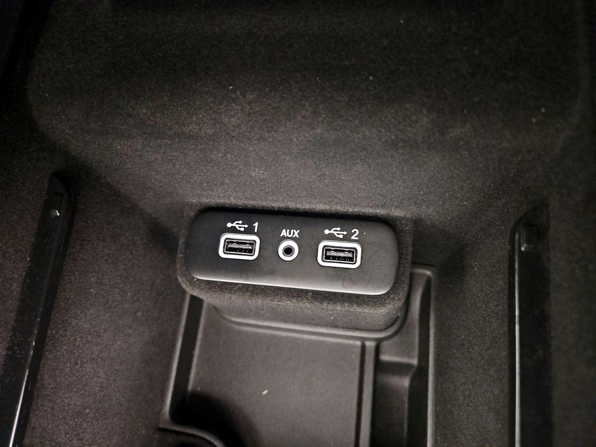 Thumbnail: 2023 Chrysler 300 - 18