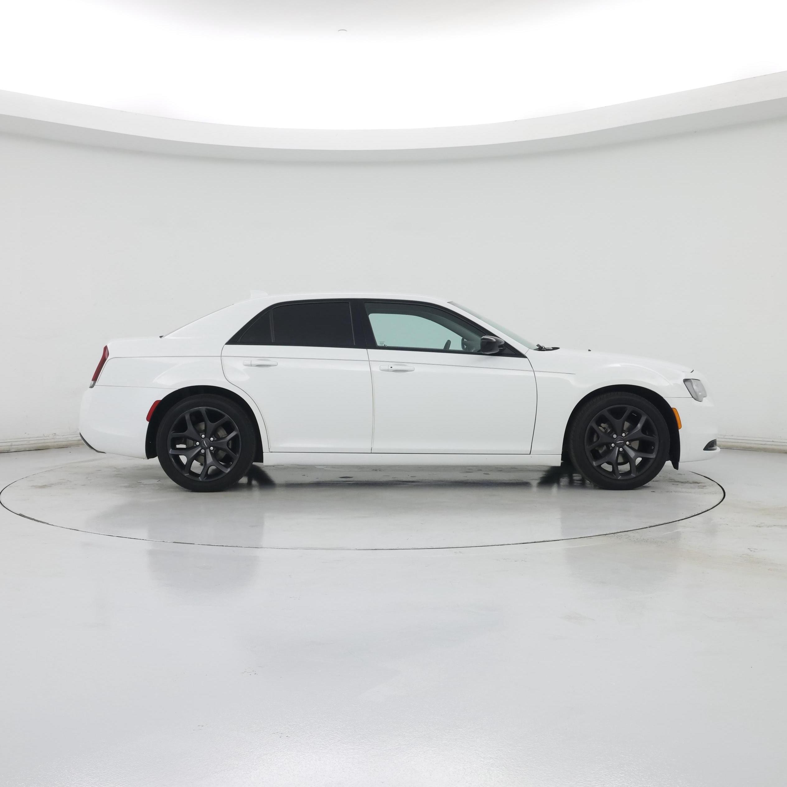 Thumbnail: 2023 Chrysler 300 - 7