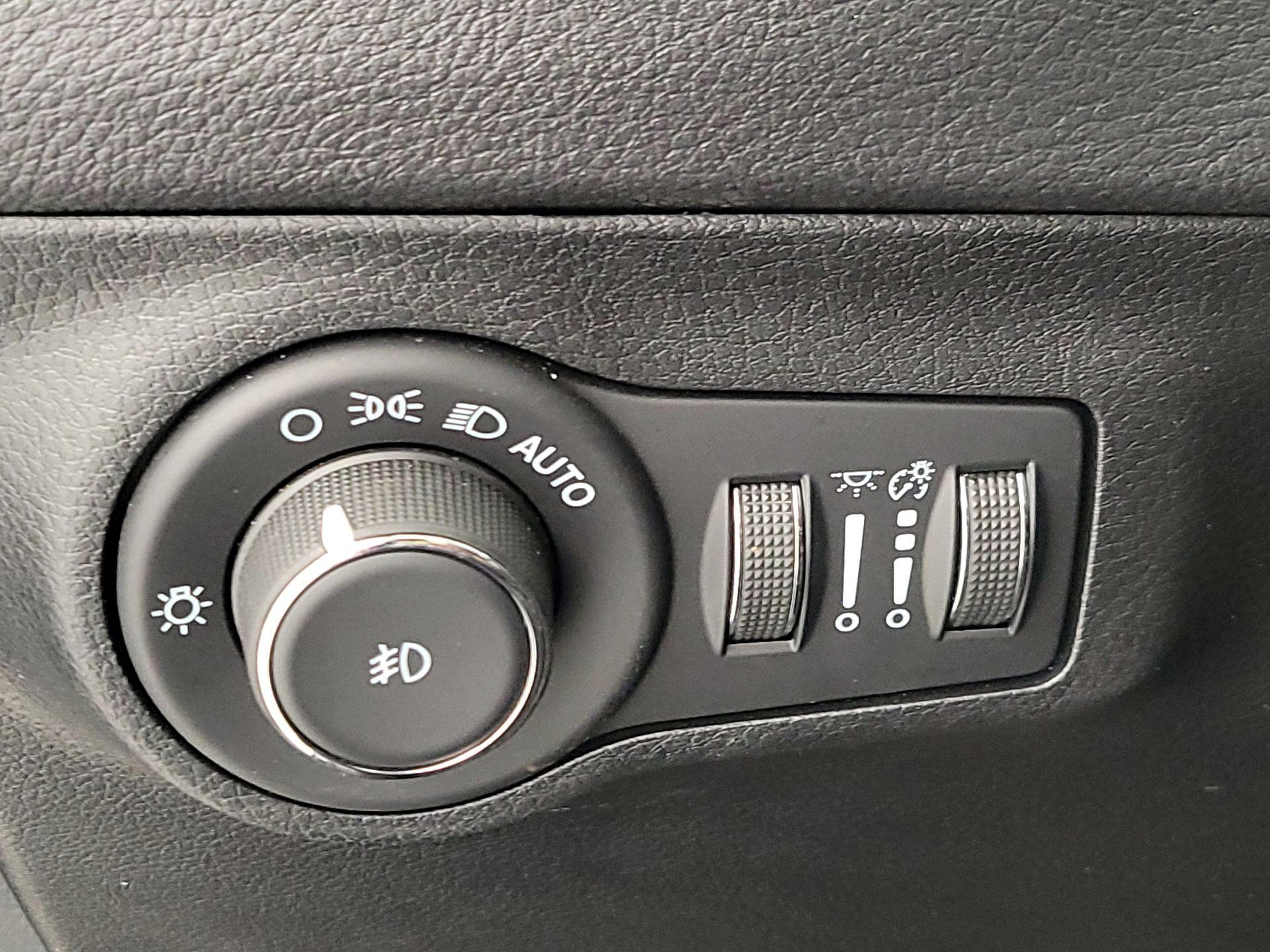 Thumbnail: 2021 Jeep Compass - 13