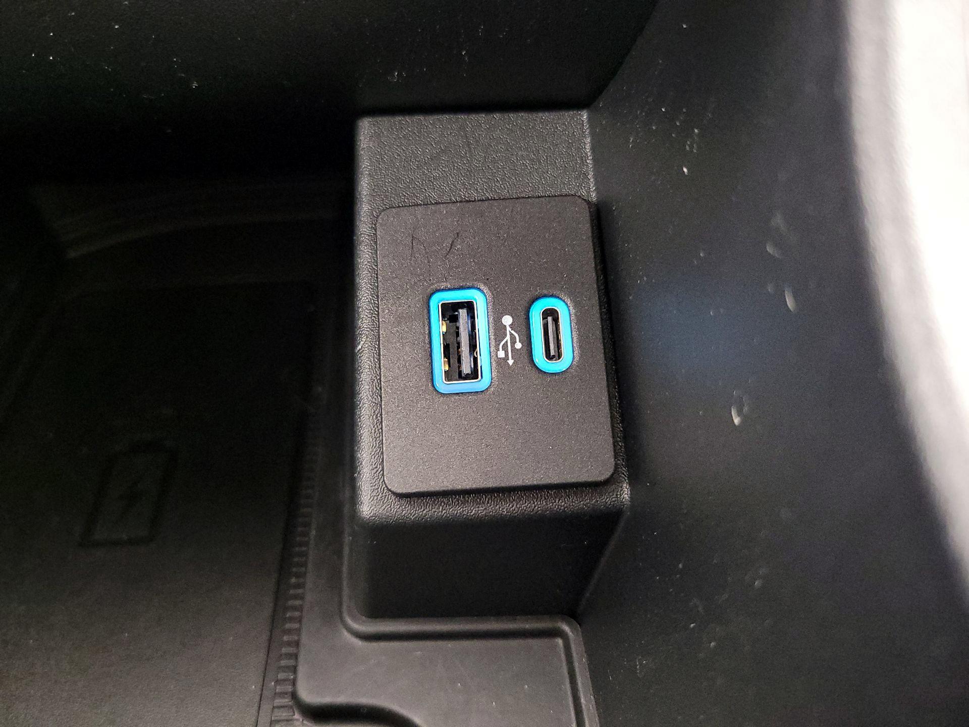 Thumbnail: 2022 Ford Edge - 18