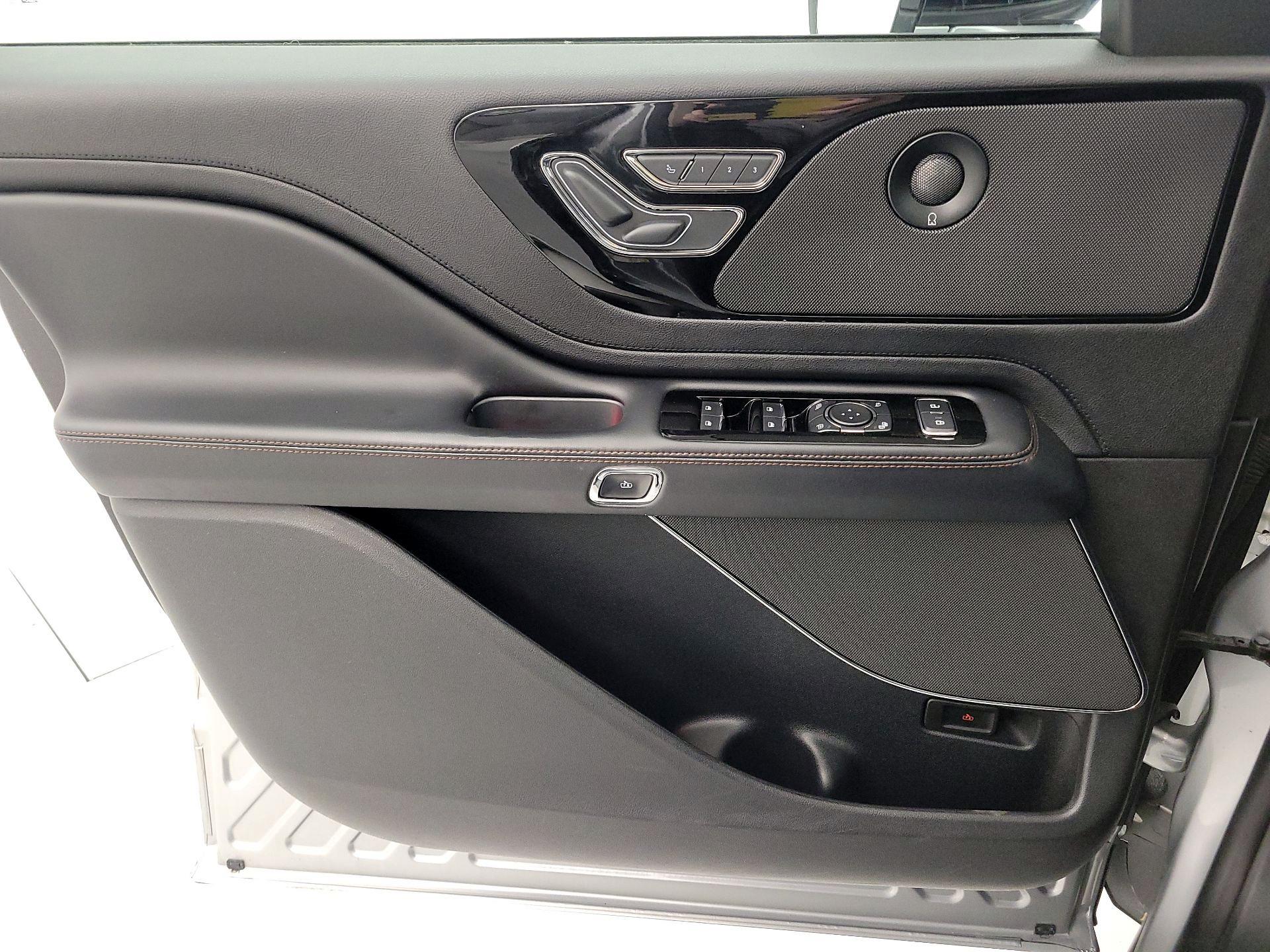 Thumbnail: 2020 Lincoln Aviator - 12