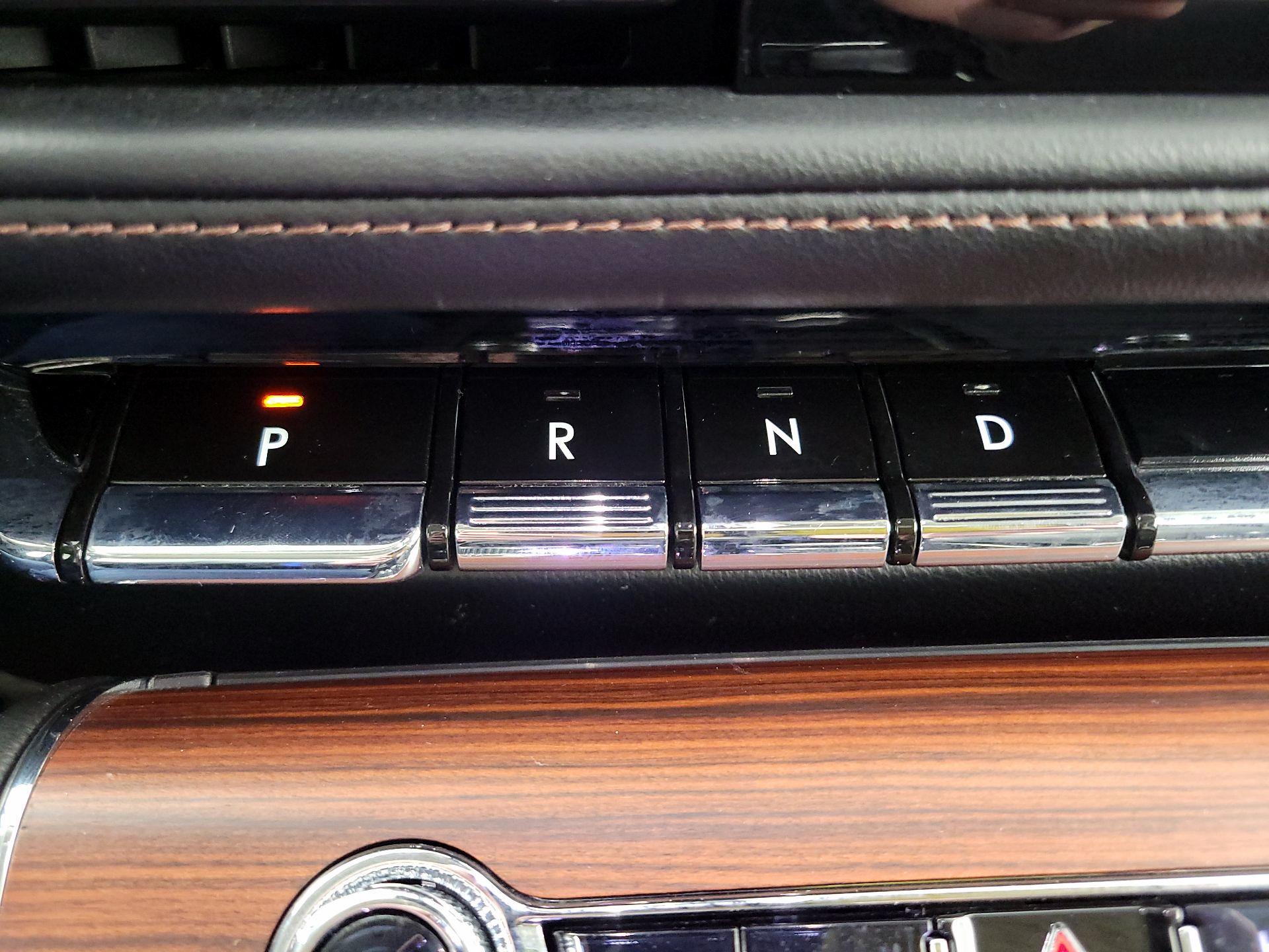 Thumbnail: 2020 Lincoln Aviator - 18