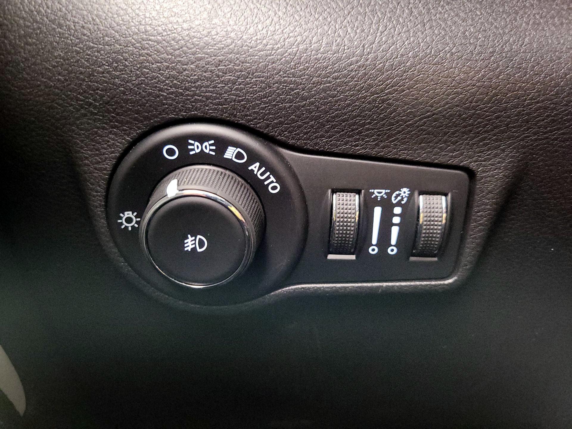 Thumbnail: 2023 Jeep Compass - 13