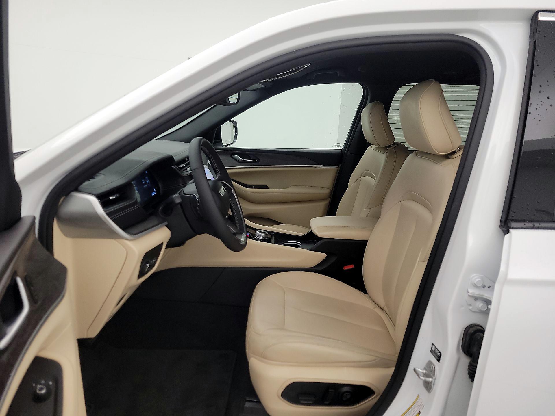 Thumbnail: 2024 Jeep Grand Cherokee - 11