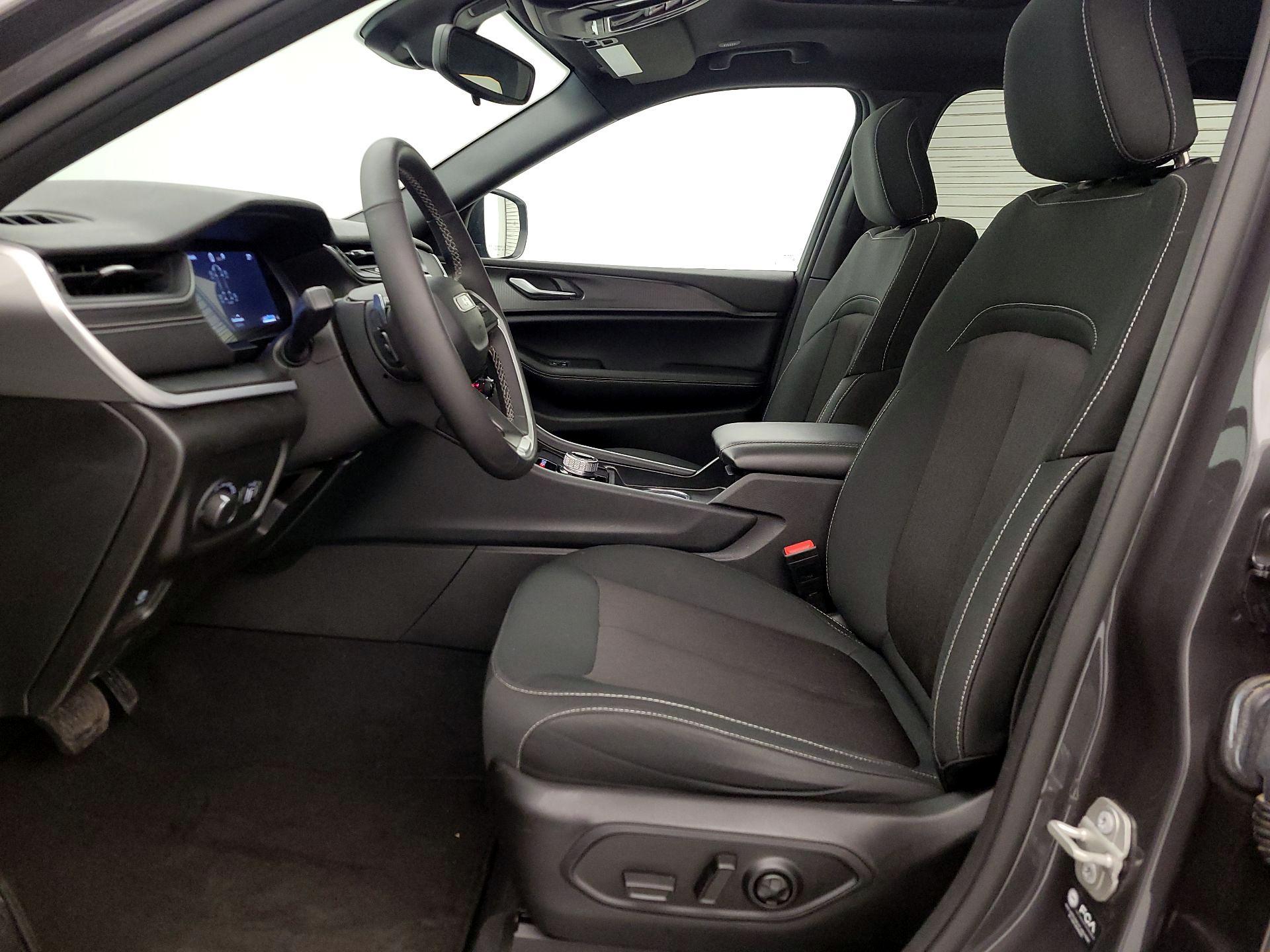 Thumbnail: 2024 Jeep Grand Cherokee L - 11