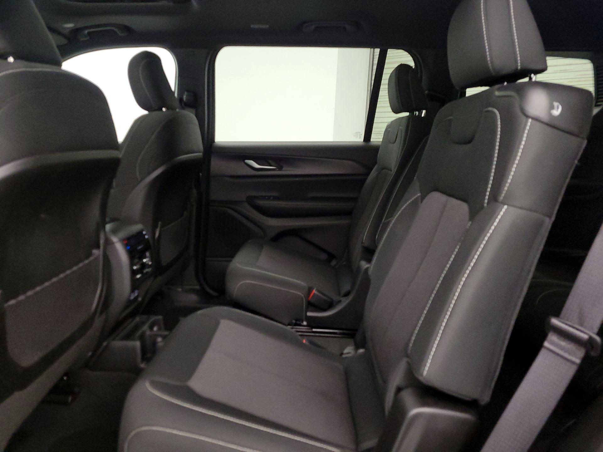 Thumbnail: 2024 Jeep Grand Cherokee L - 20