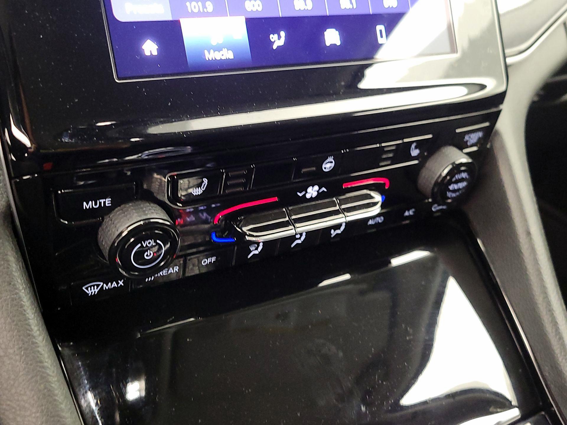 Thumbnail: 2023 Jeep Grand Cherokee - 16