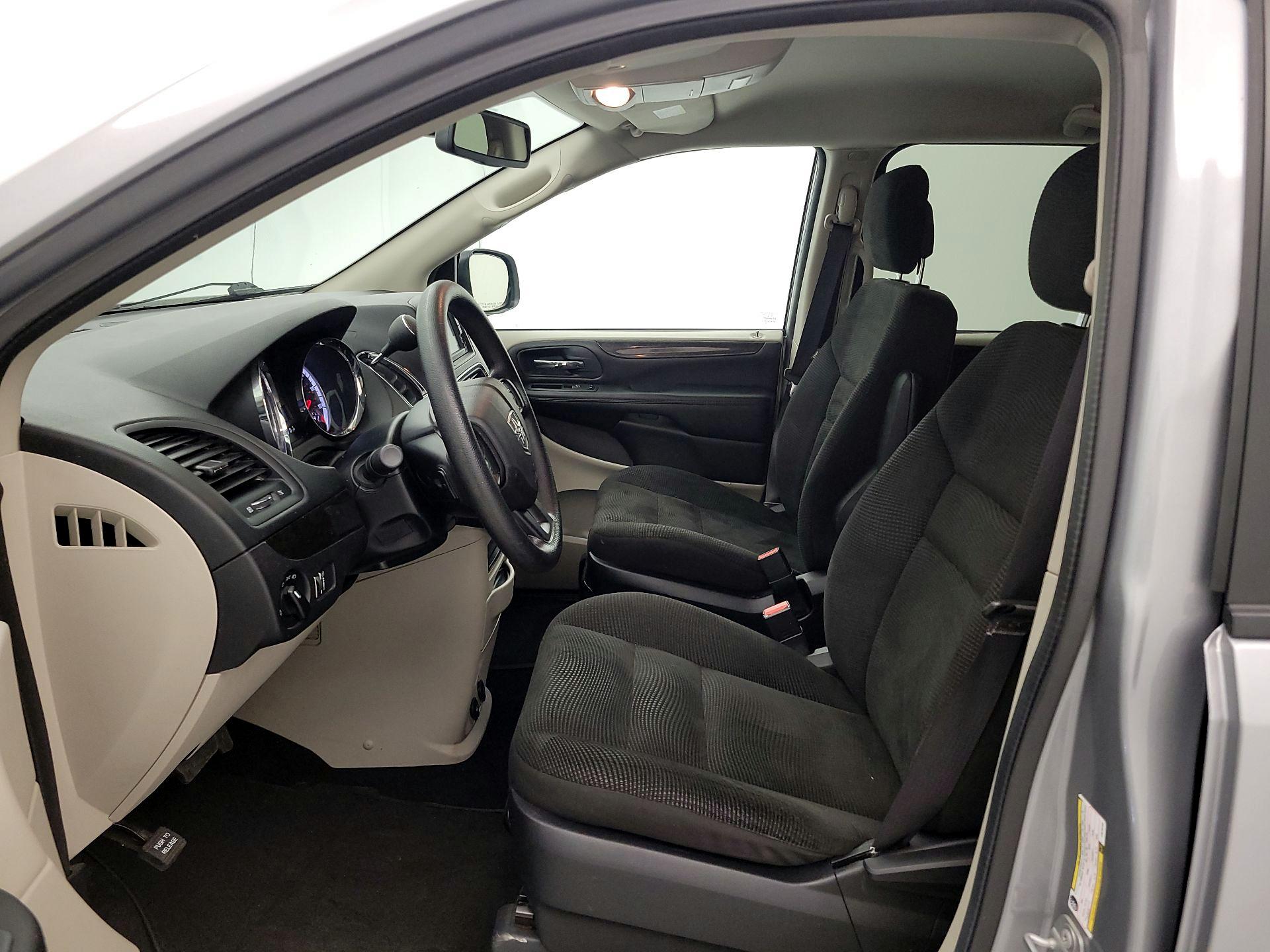 Thumbnail: 2020 Dodge Grand Caravan - 11