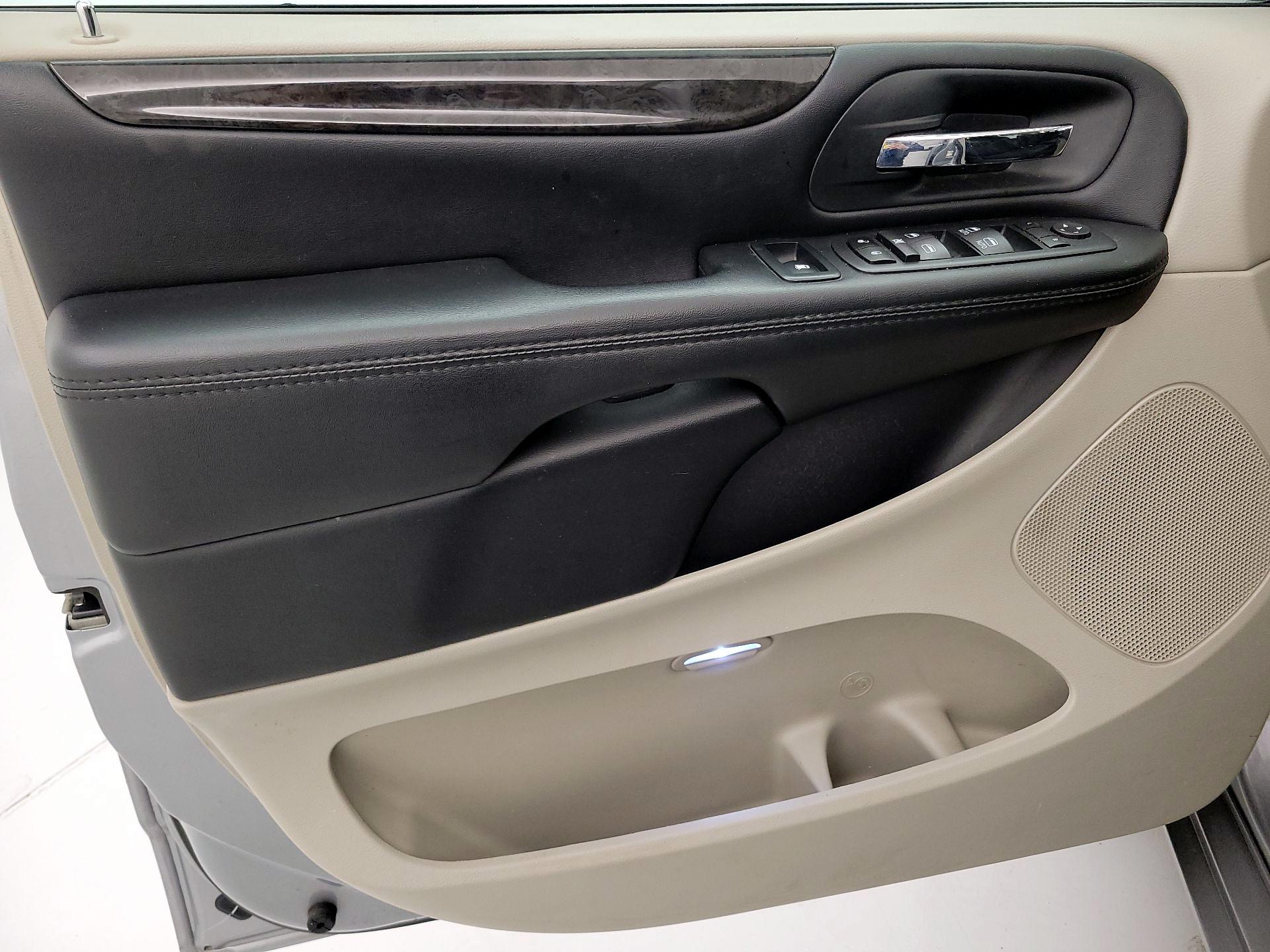 Thumbnail: 2020 Dodge Grand Caravan - 12