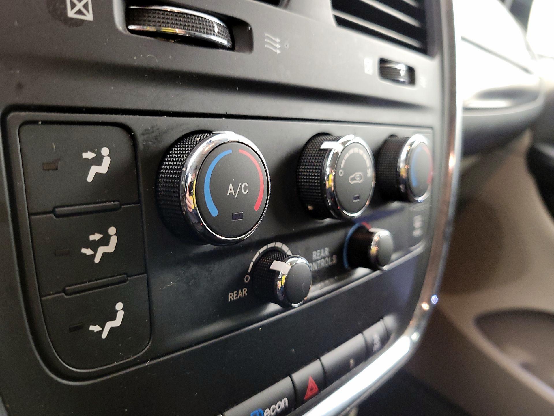 Thumbnail: 2020 Dodge Grand Caravan - 16