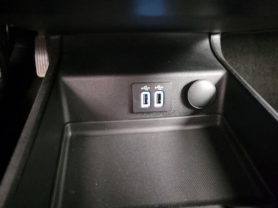 USB/AUX Ports
