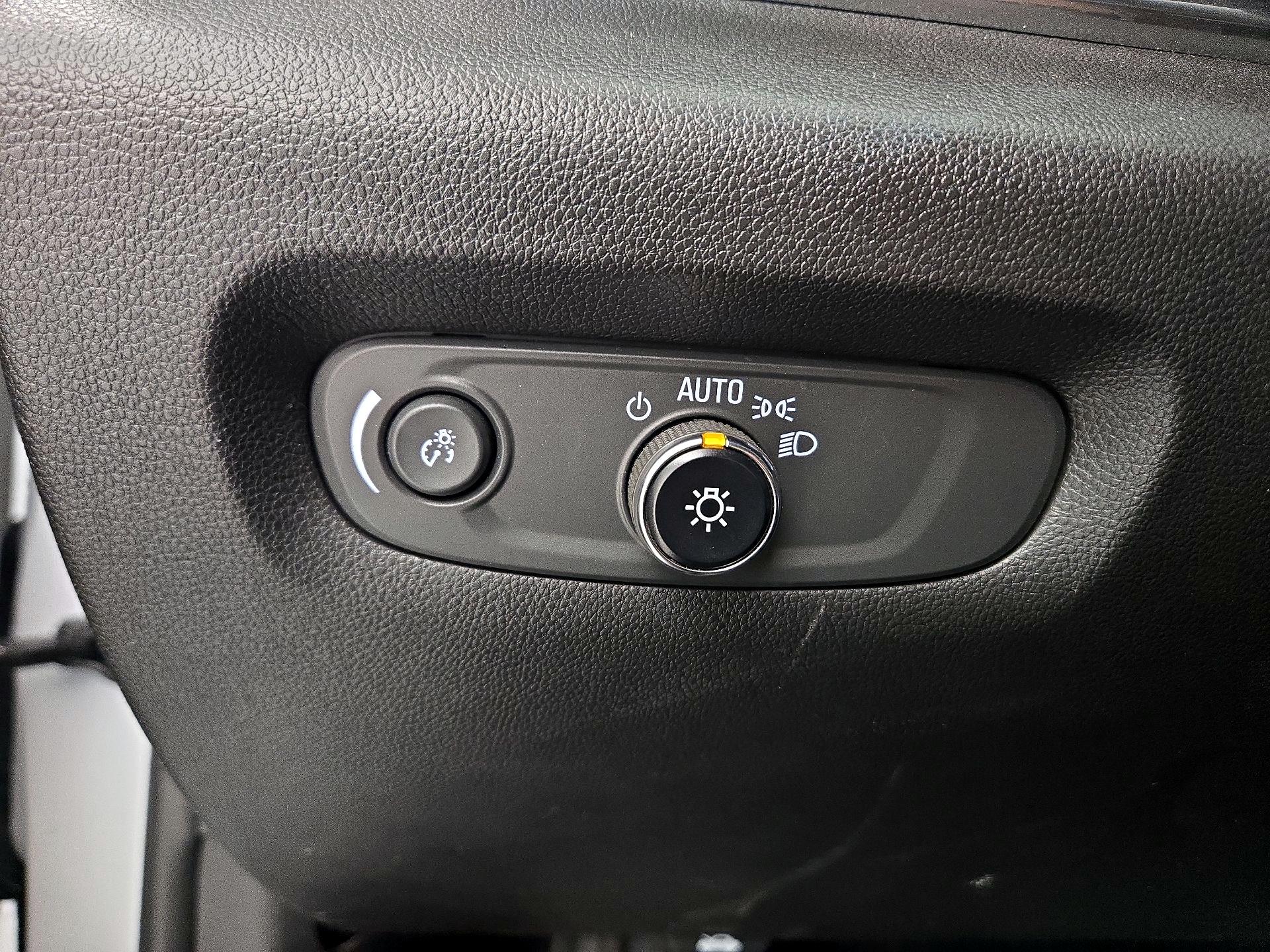 Thumbnail: 2023 Chevrolet Traverse - 13