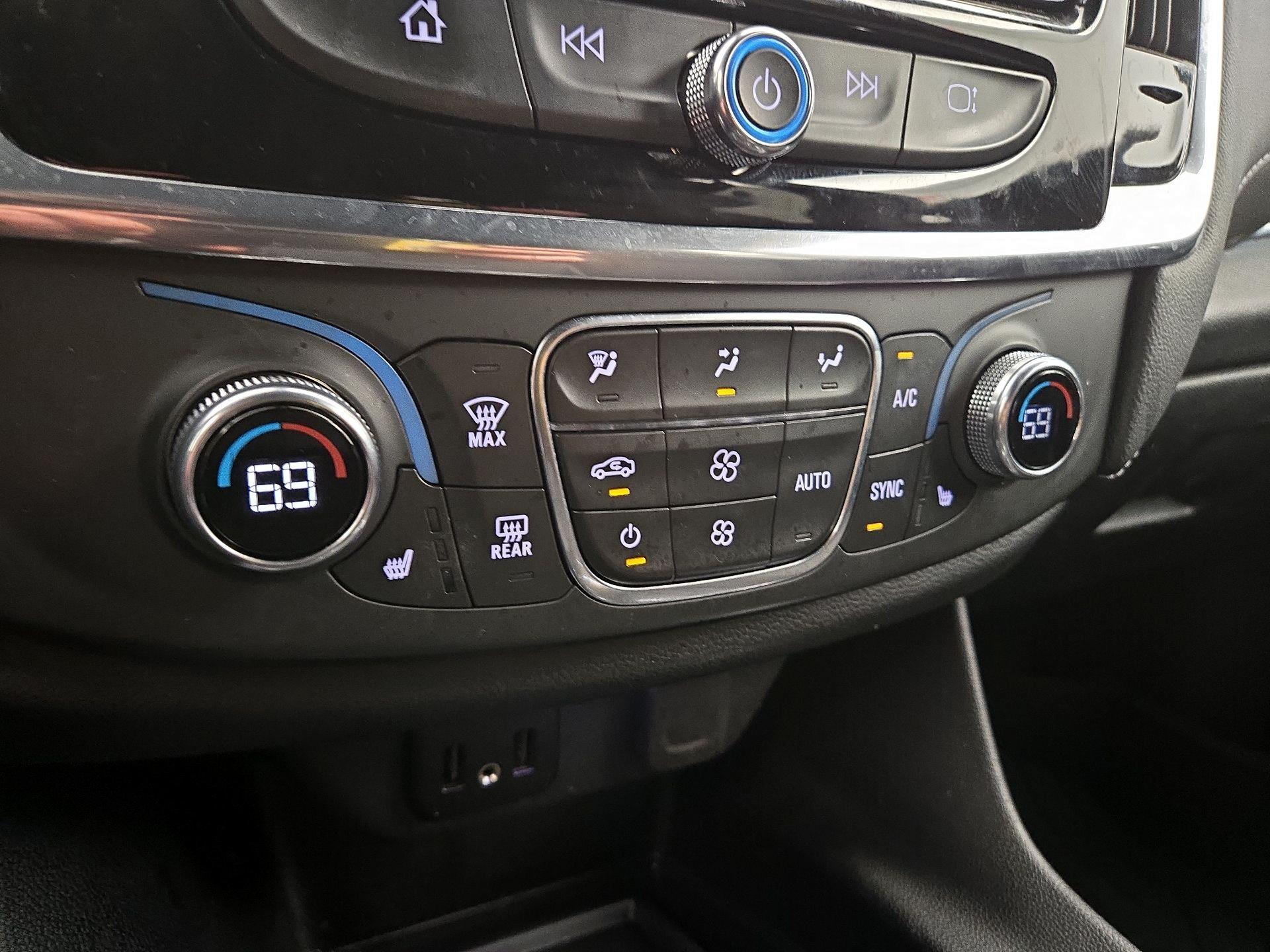 Thumbnail: 2023 Chevrolet Traverse - 16