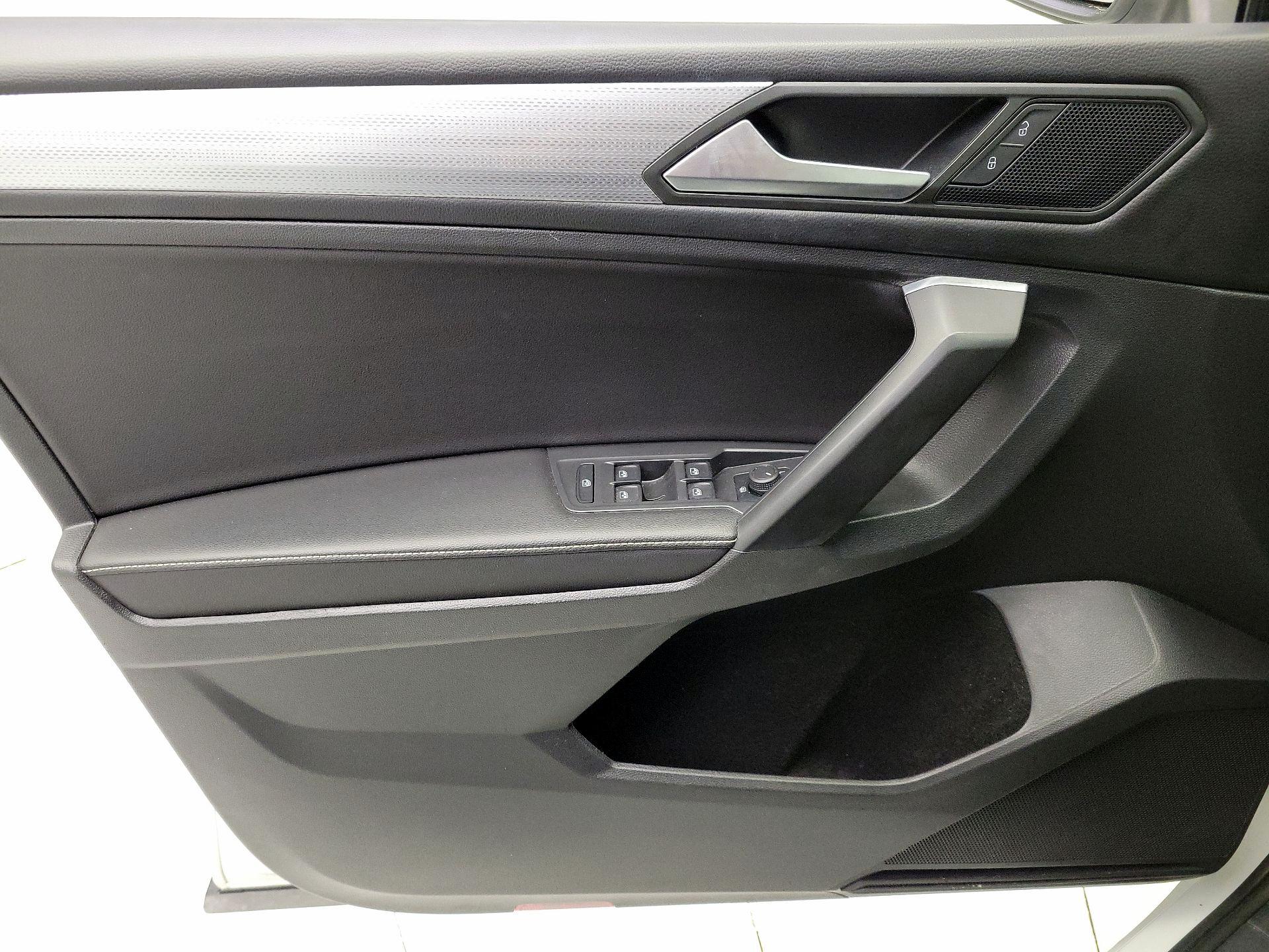 Thumbnail: 2022 Volkswagen Tiguan - 12