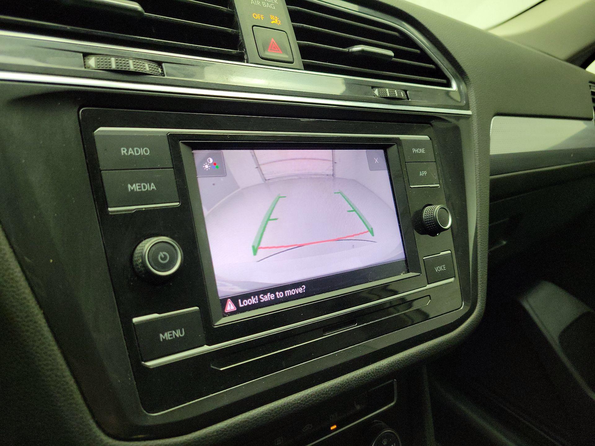 Thumbnail: 2022 Volkswagen Tiguan - 14