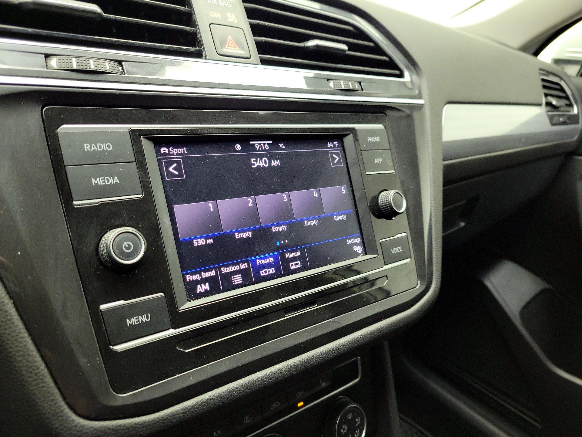 Thumbnail: 2022 Volkswagen Tiguan - 15