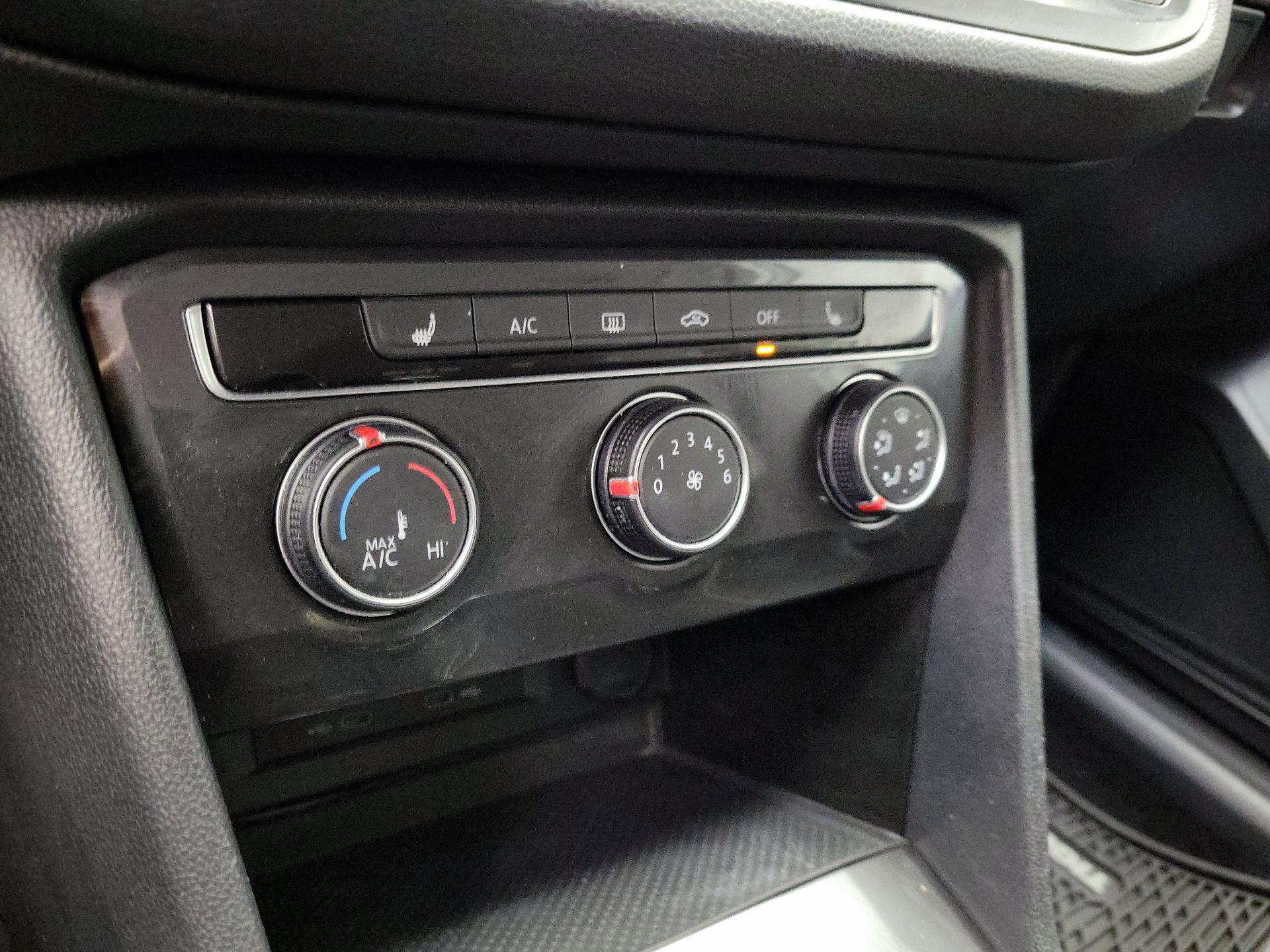 Thumbnail: 2022 Volkswagen Tiguan - 16