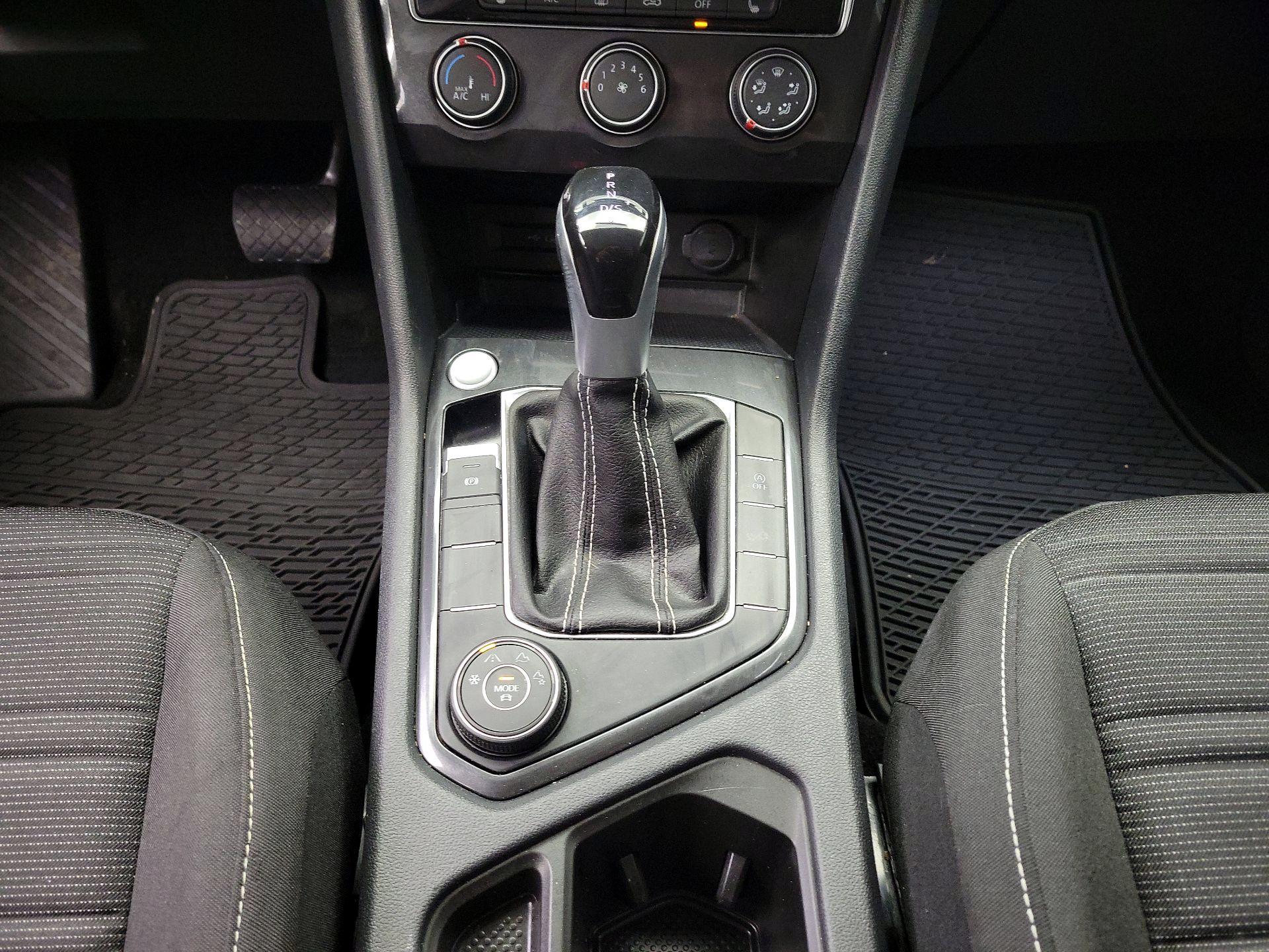 Thumbnail: 2022 Volkswagen Tiguan - 17