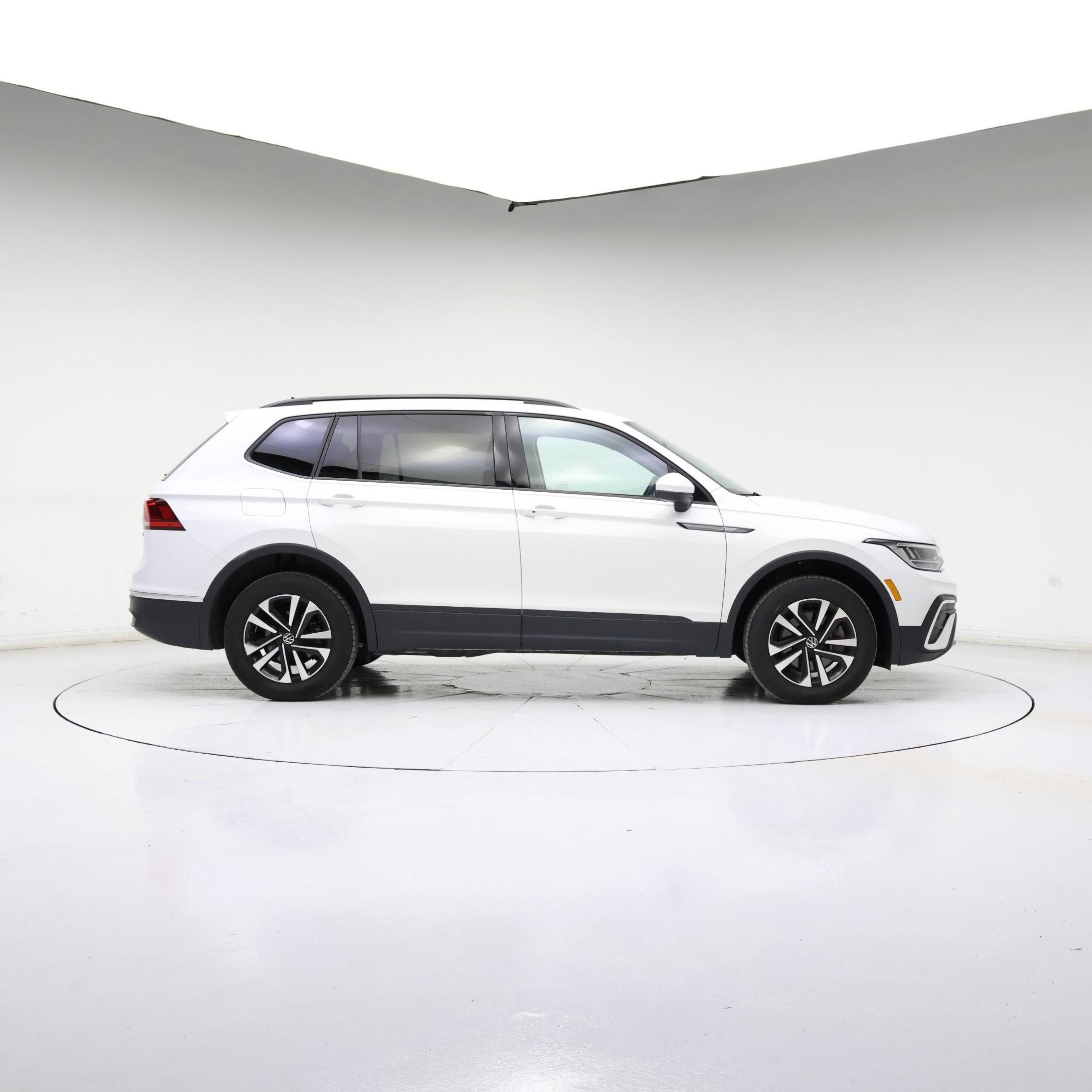 Thumbnail: 2022 Volkswagen Tiguan - 7