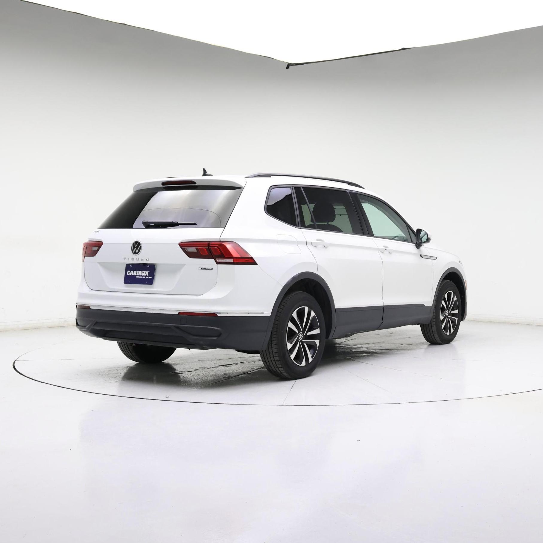 Thumbnail: 2022 Volkswagen Tiguan - 8