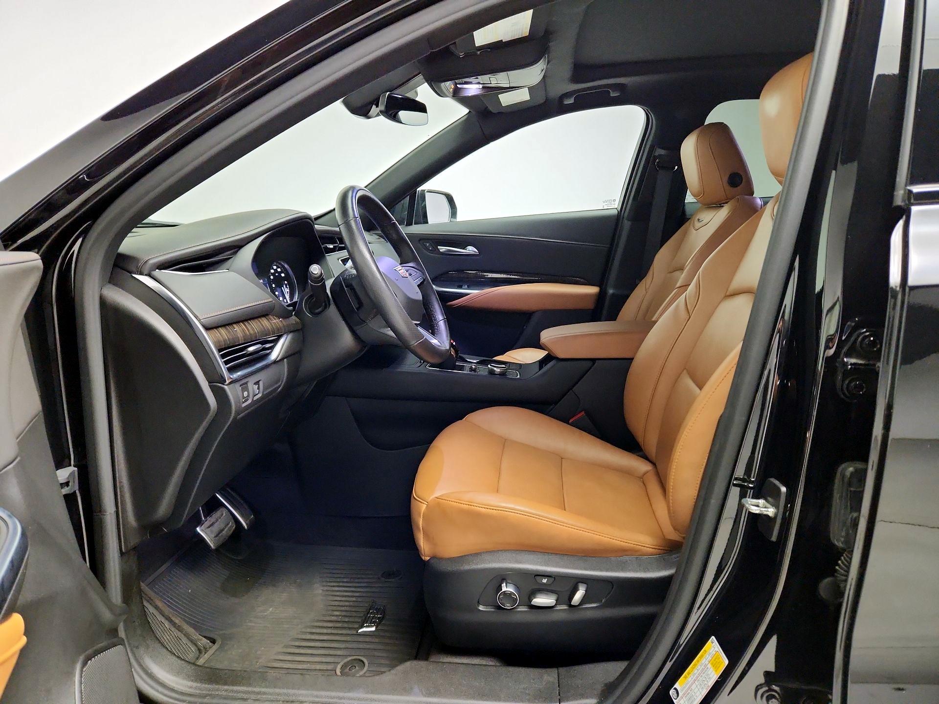 Thumbnail: 2023 Cadillac XT4 - 11