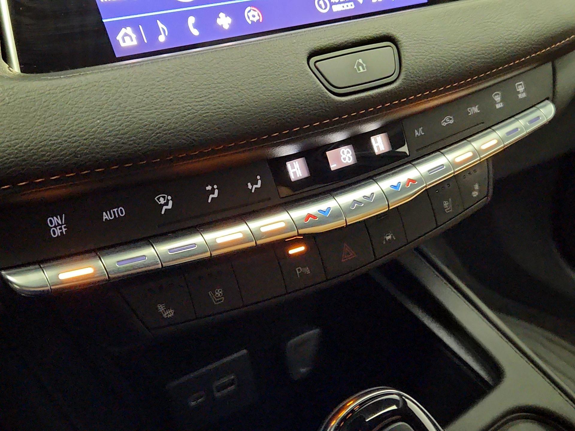 Thumbnail: 2023 Cadillac XT4 - 16