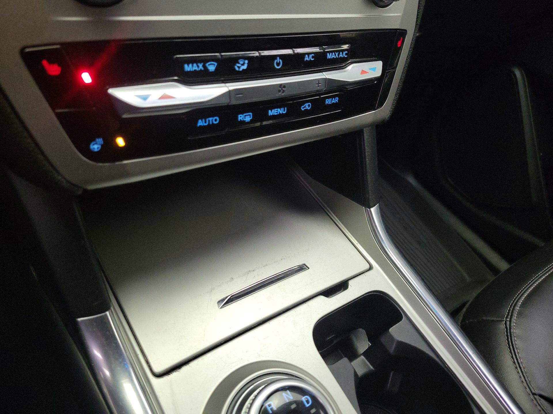 Thumbnail: 2022 Ford Explorer - 16